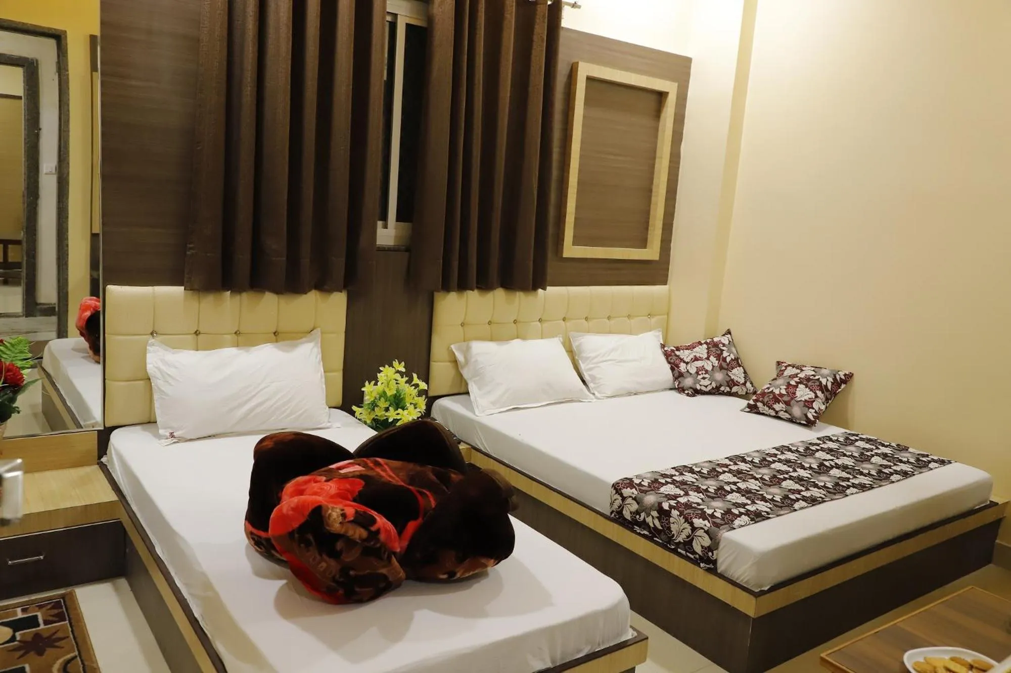 Bedroom, Bed in Hotel Royal Suites