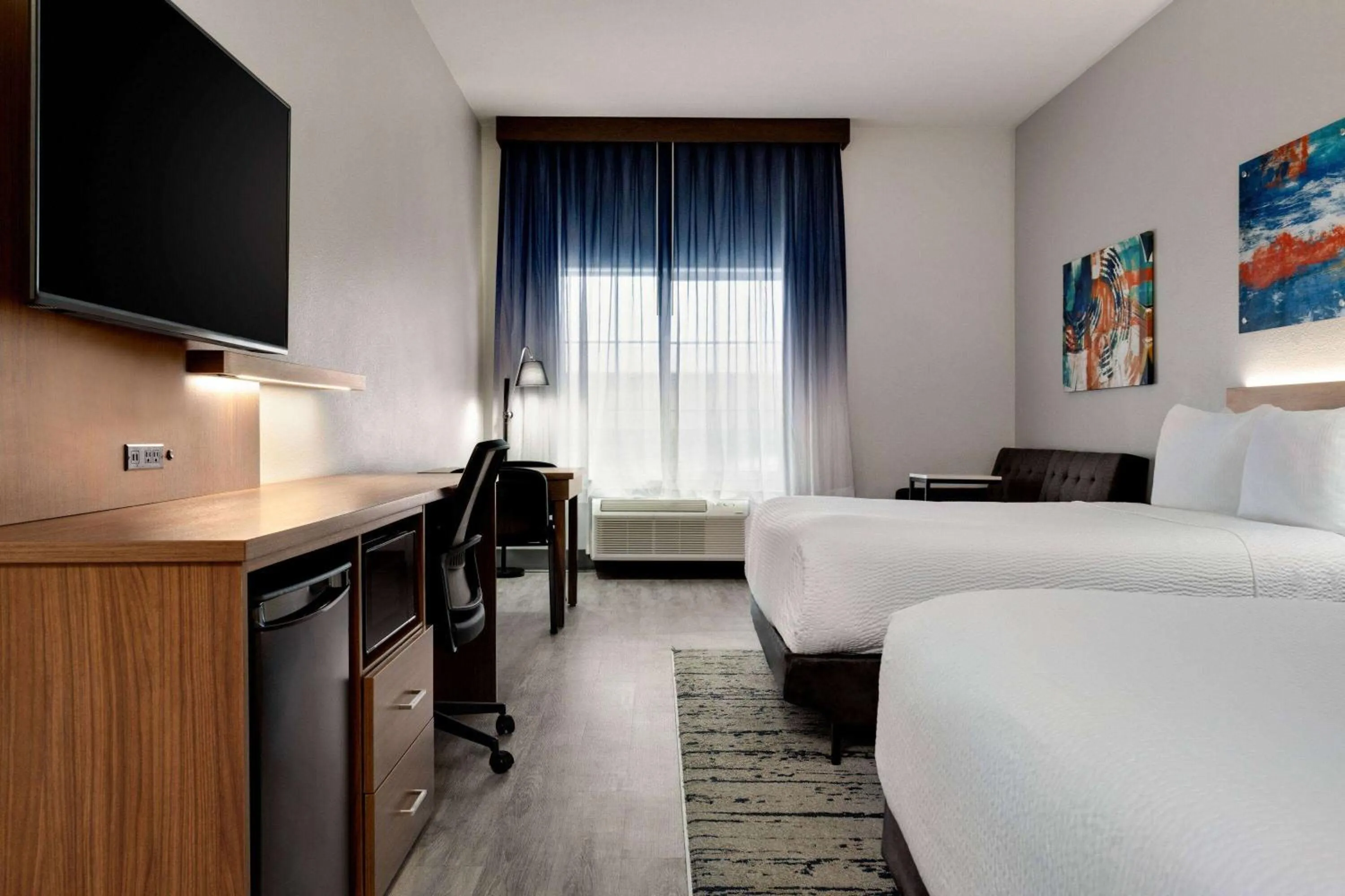 Photo of the whole room, Bed in La Quinta by Wyndham Stephenville