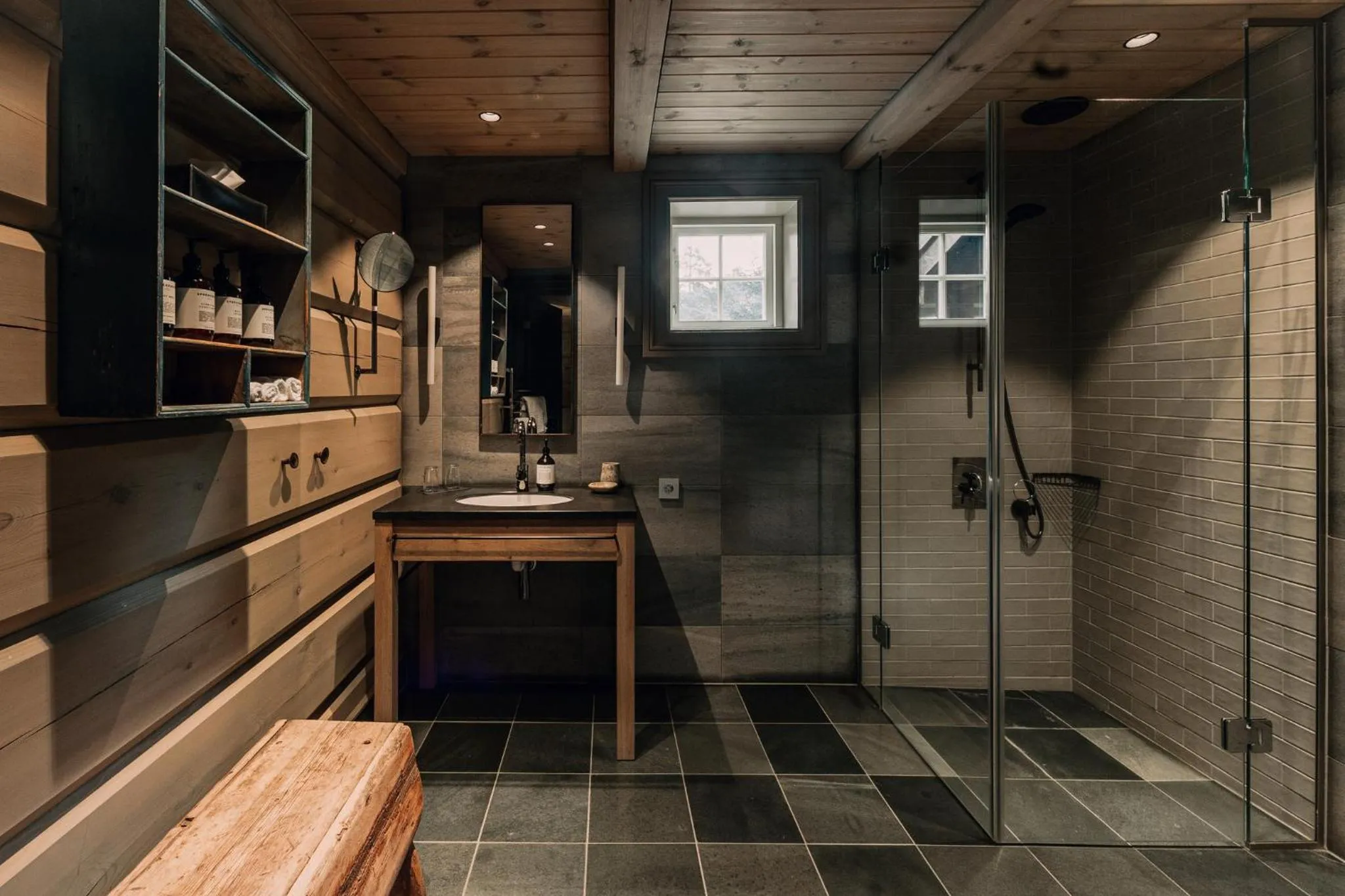 Shower in Storfjord Hotel