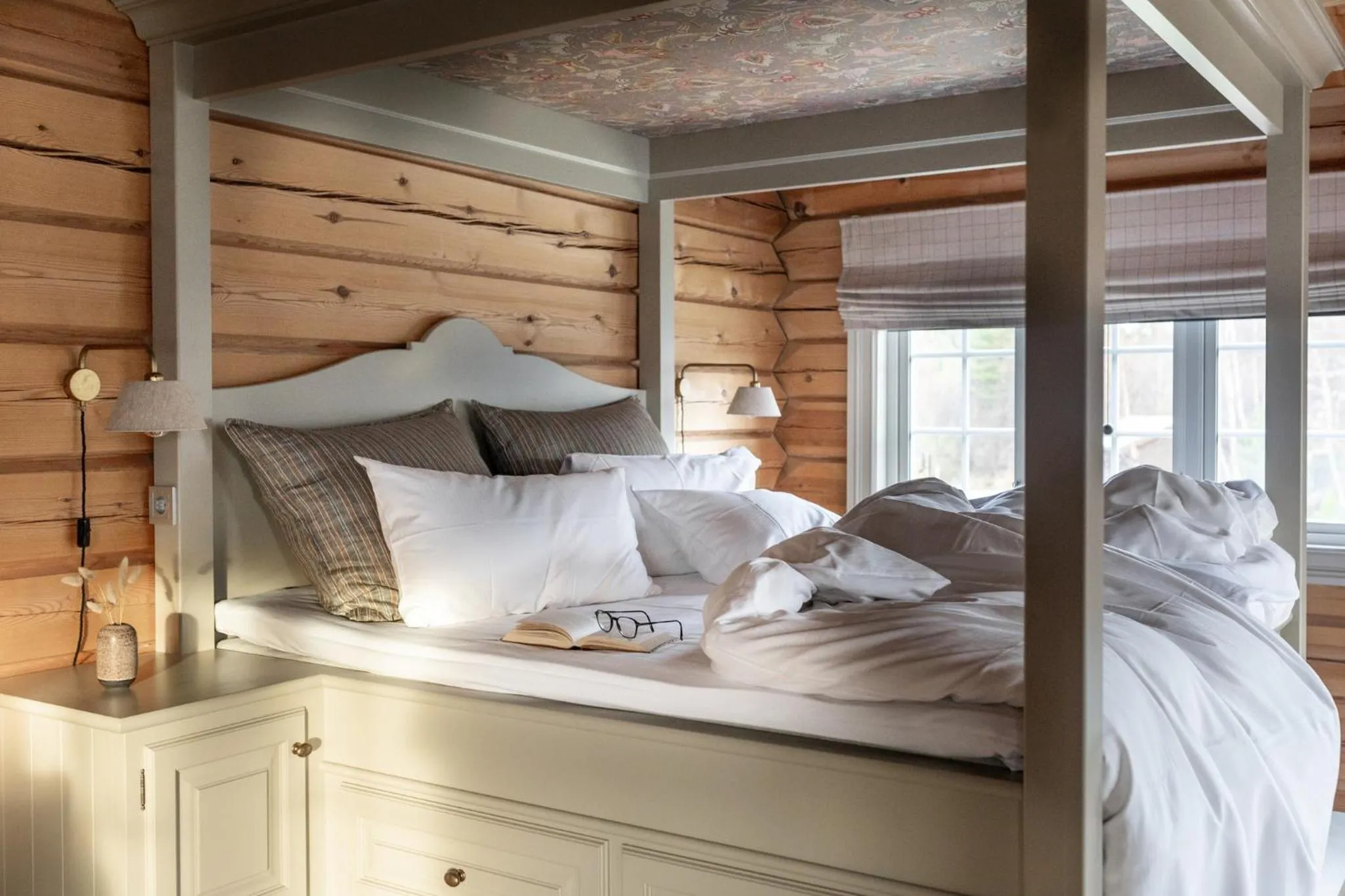 Bed in Storfjord Hotel