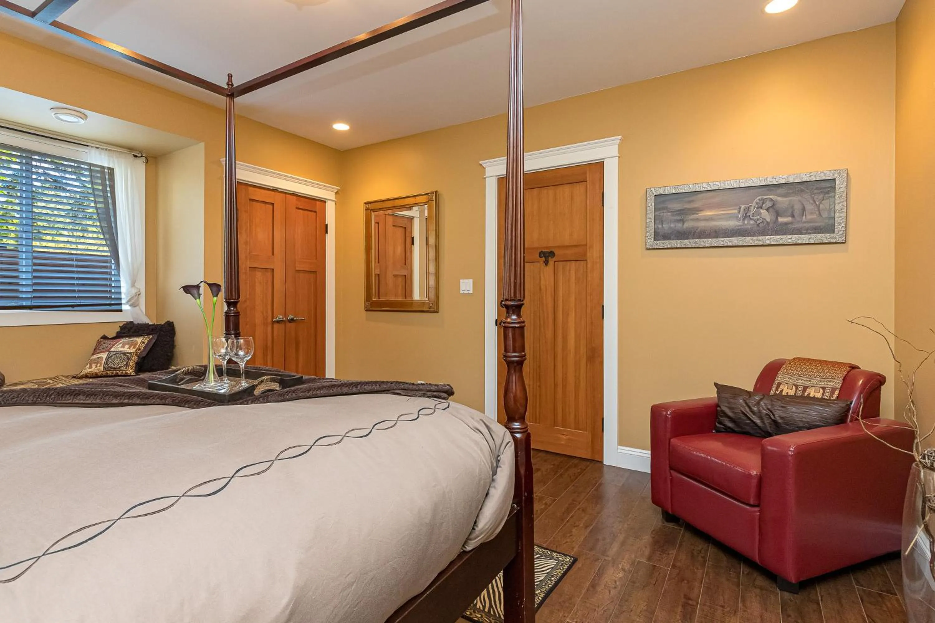 Bed in Shawnigan Suite B & B