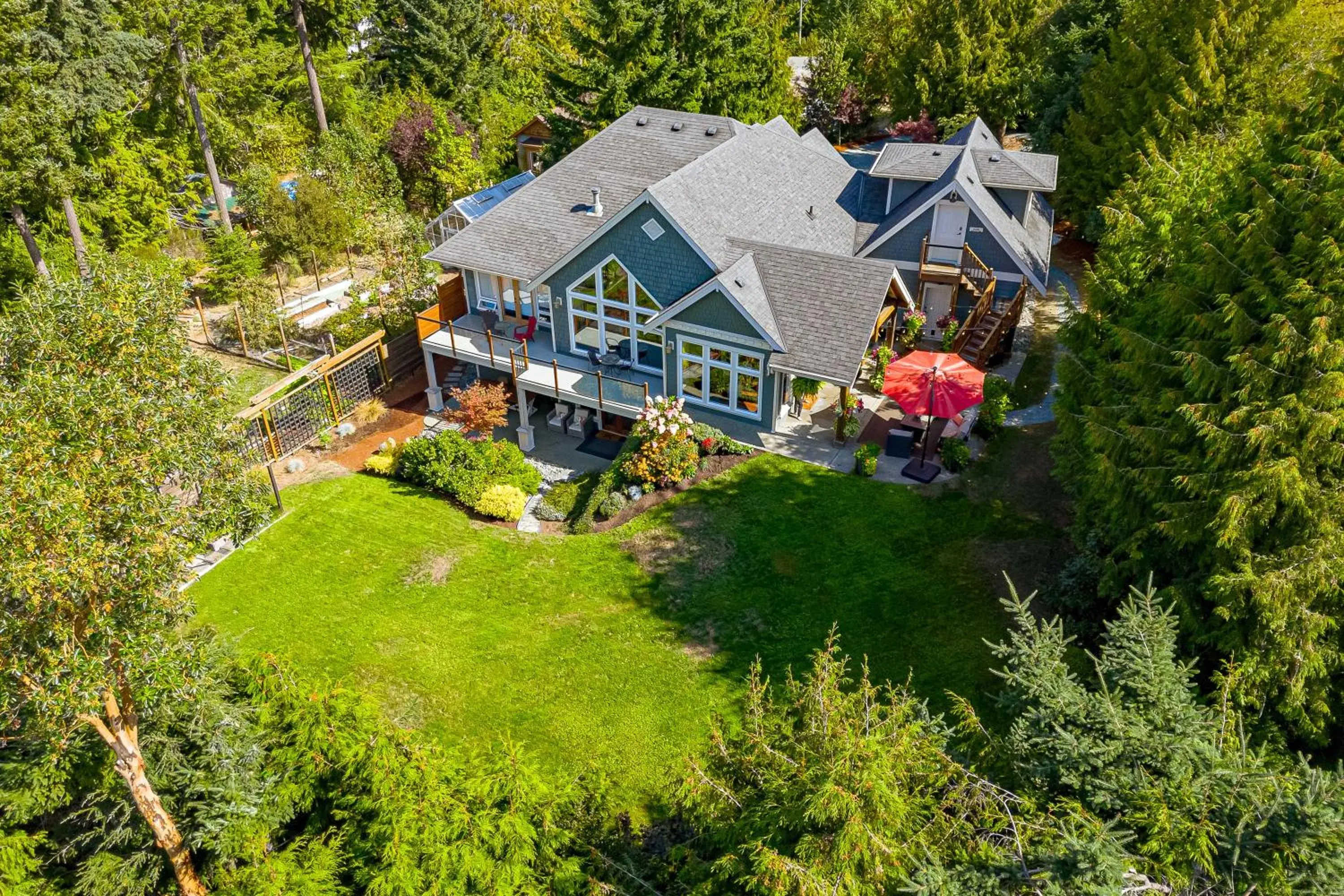 Loft in Shawnigan Suite B & B Loft in Shawnigan Suite B & B