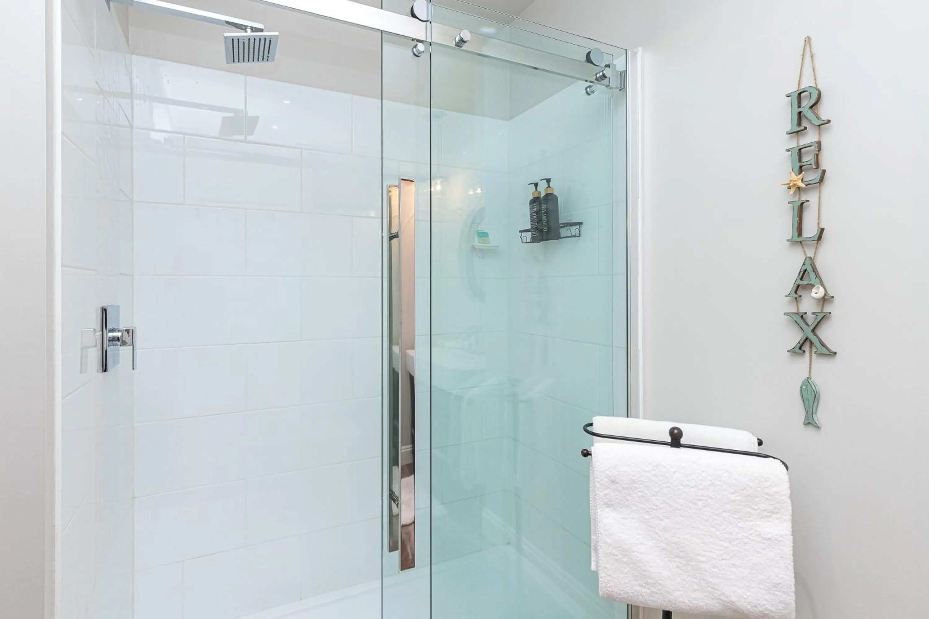 Shower in Shawnigan Suite B & B