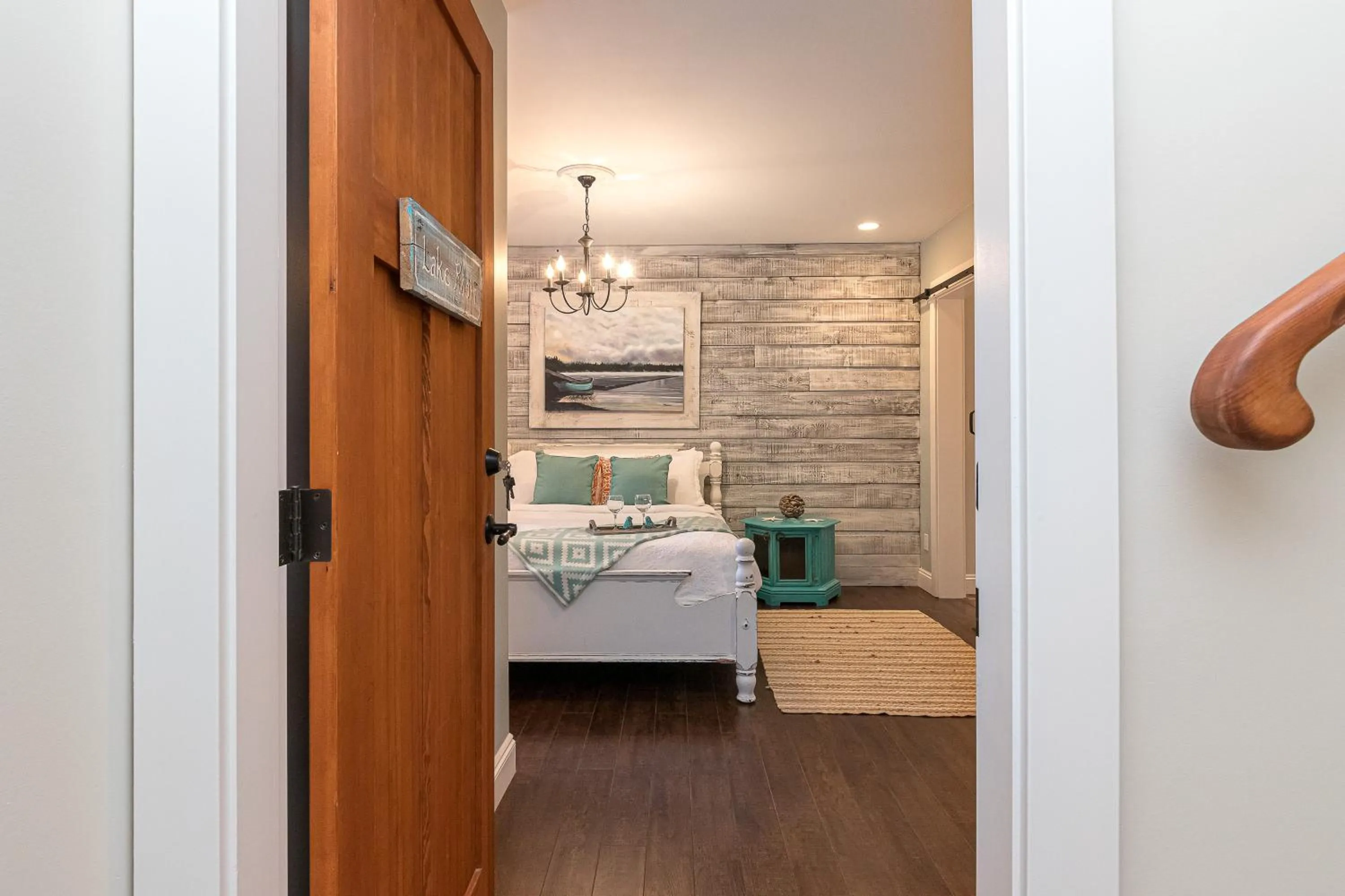 Bedroom, Bed in Shawnigan Suite B & B