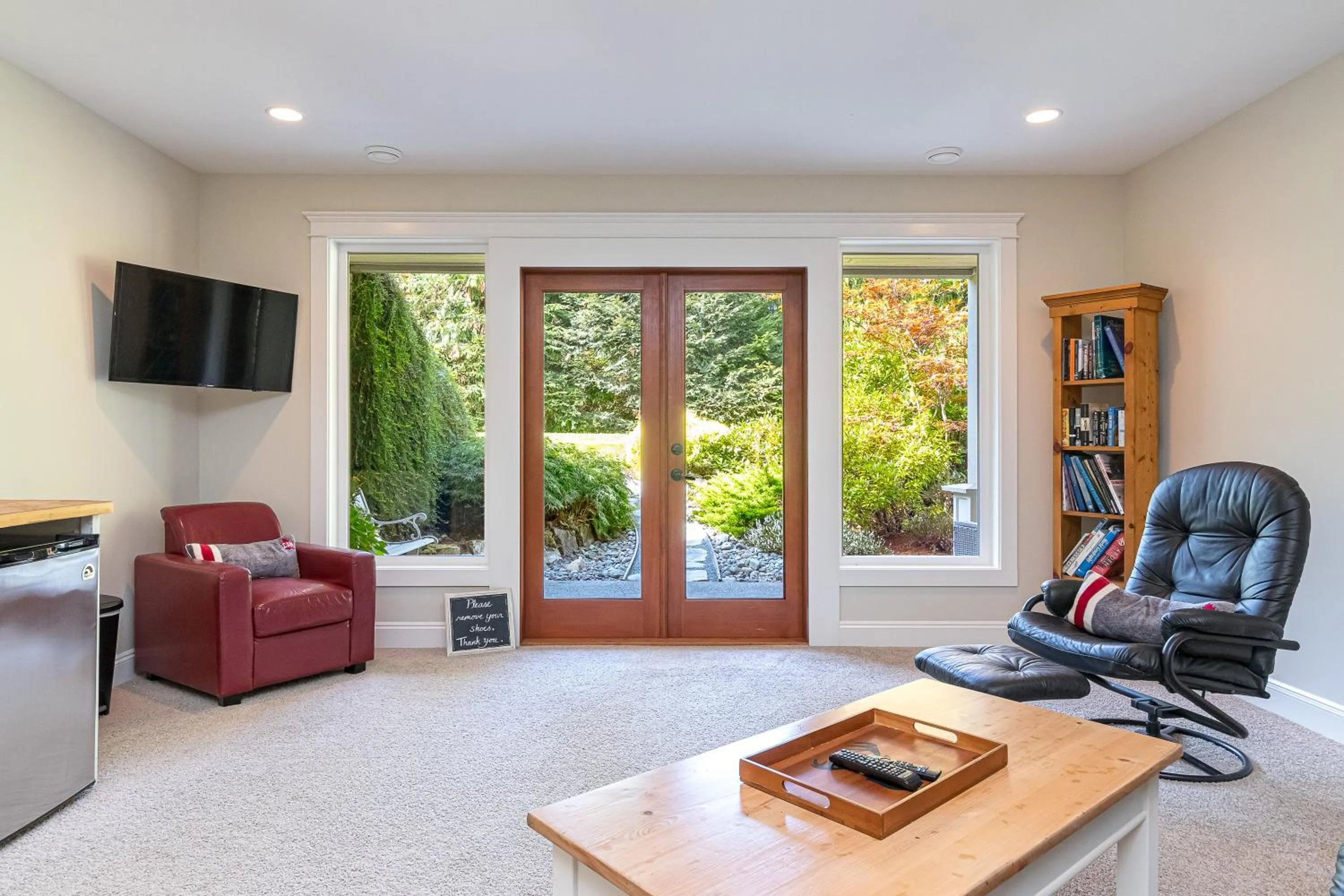 TV and multimedia in Shawnigan Suite B & B