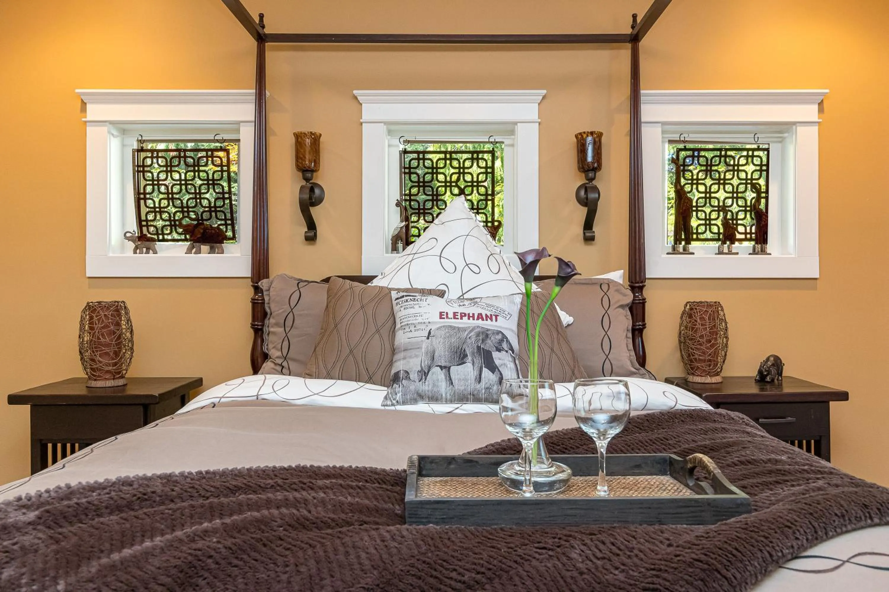 Bedroom, Bed in Shawnigan Suite B & B