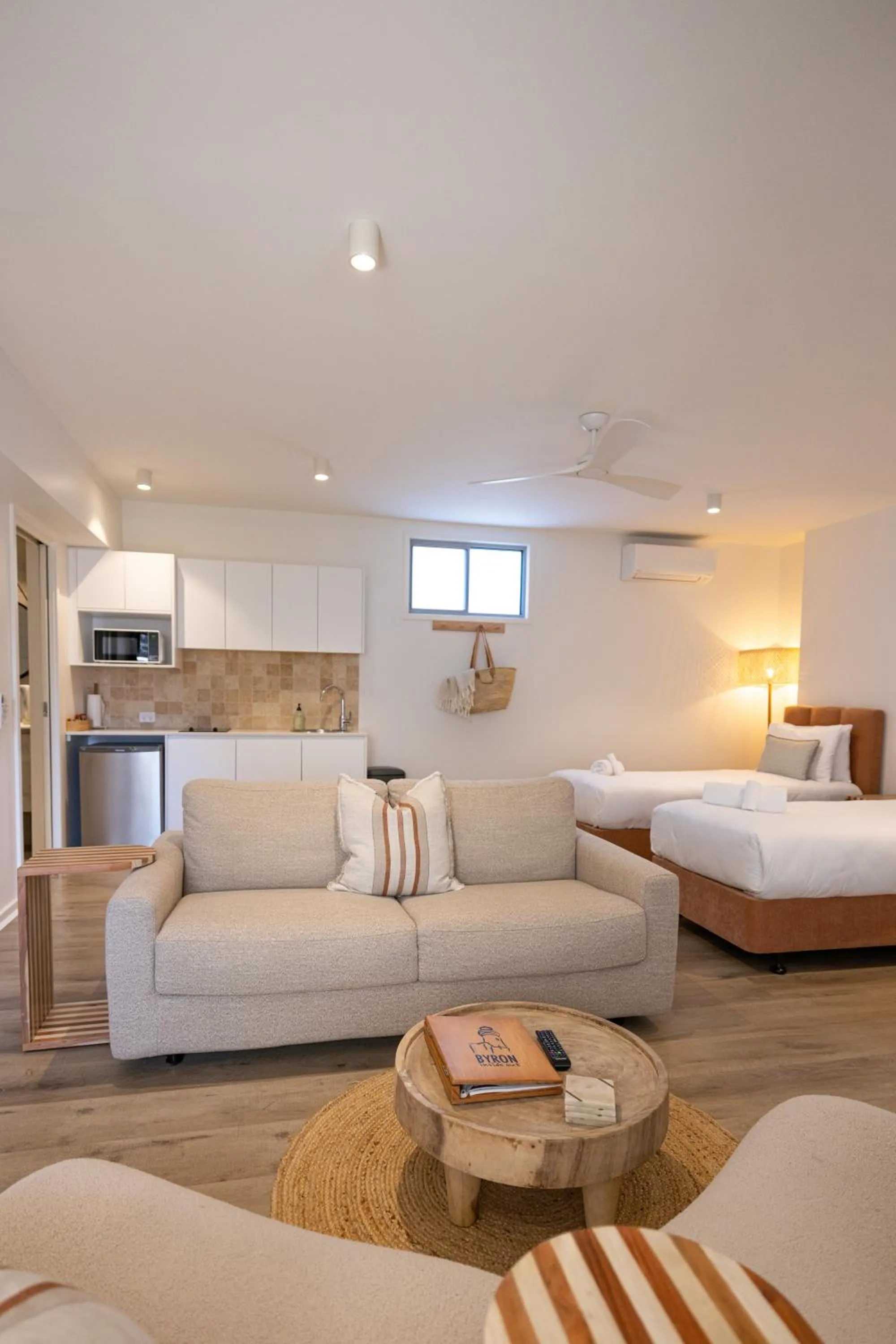 Living room, Bed in Aloha Byron Bay