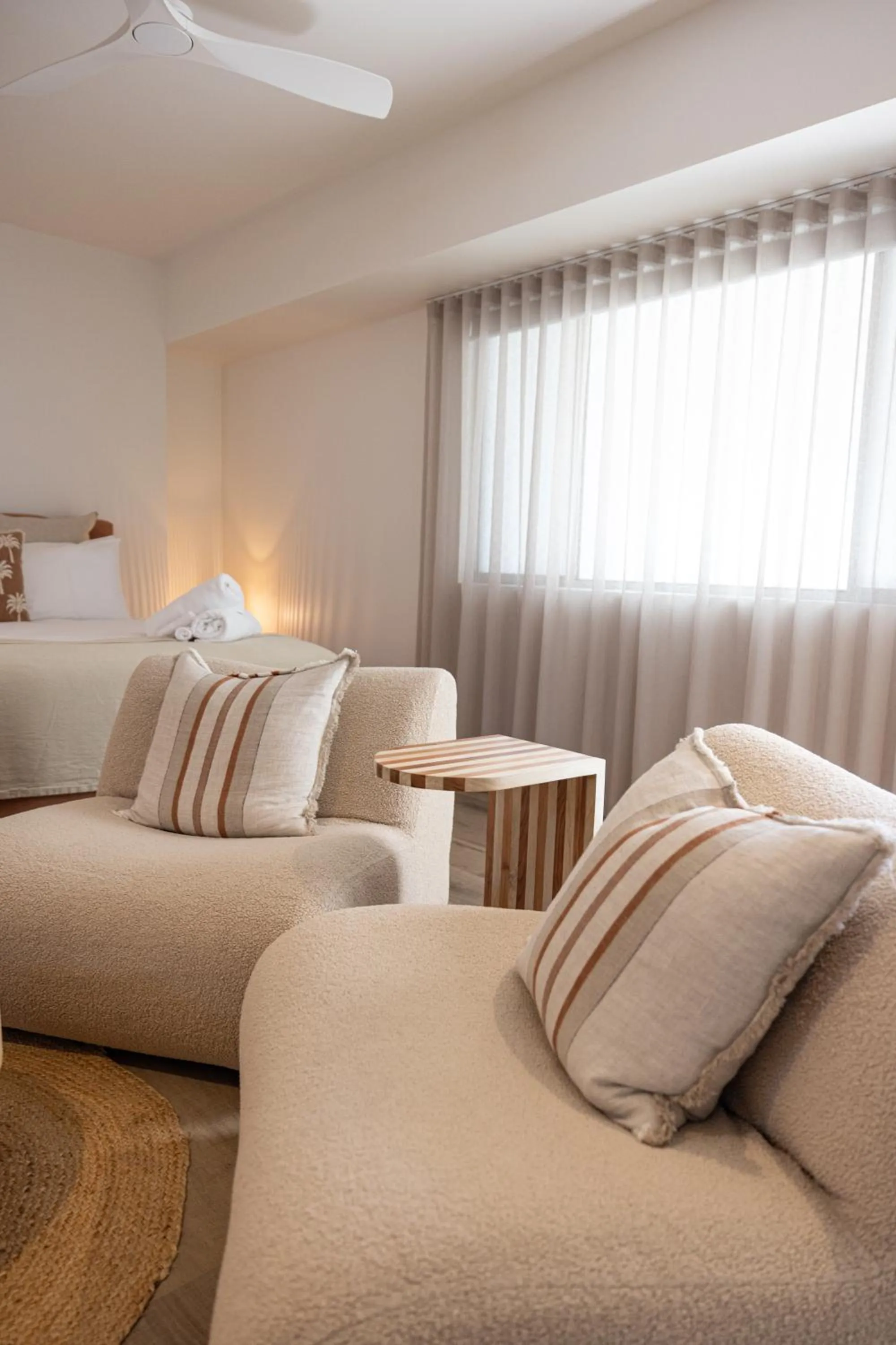 Living room, Bed in Aloha Byron Bay