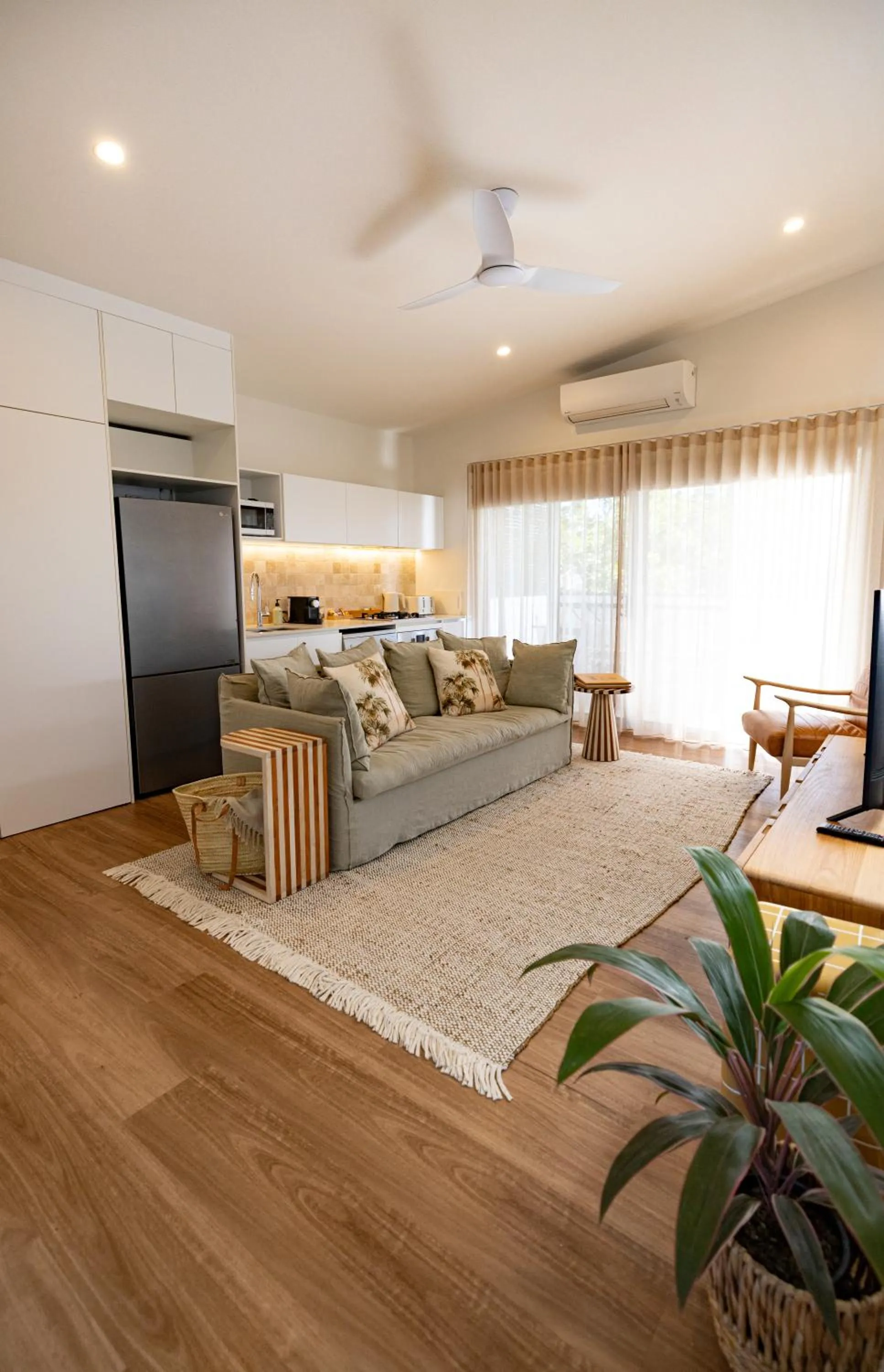 Living room, Bed in Aloha Byron Bay