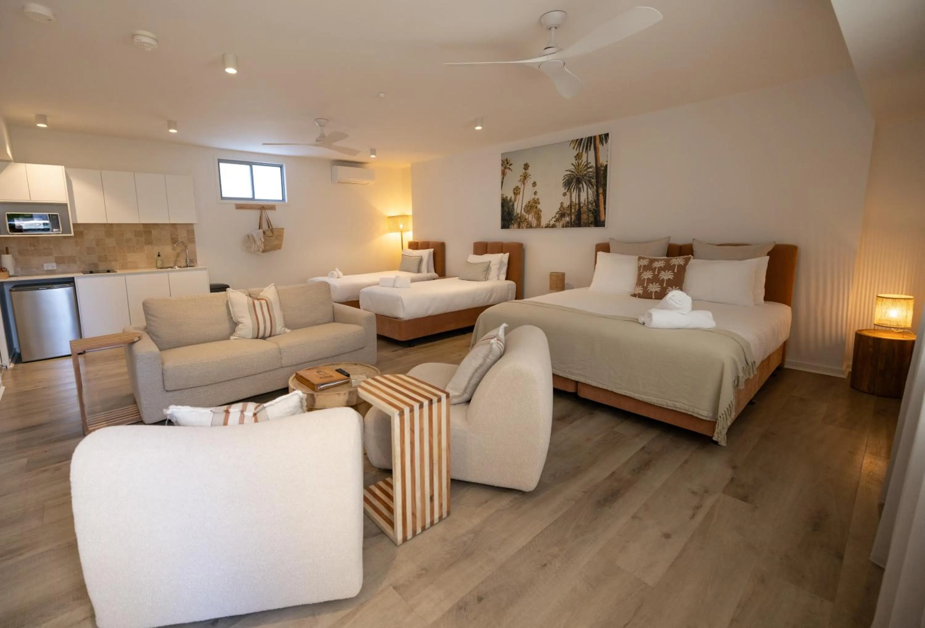 Living room, Bed in Aloha Byron Bay