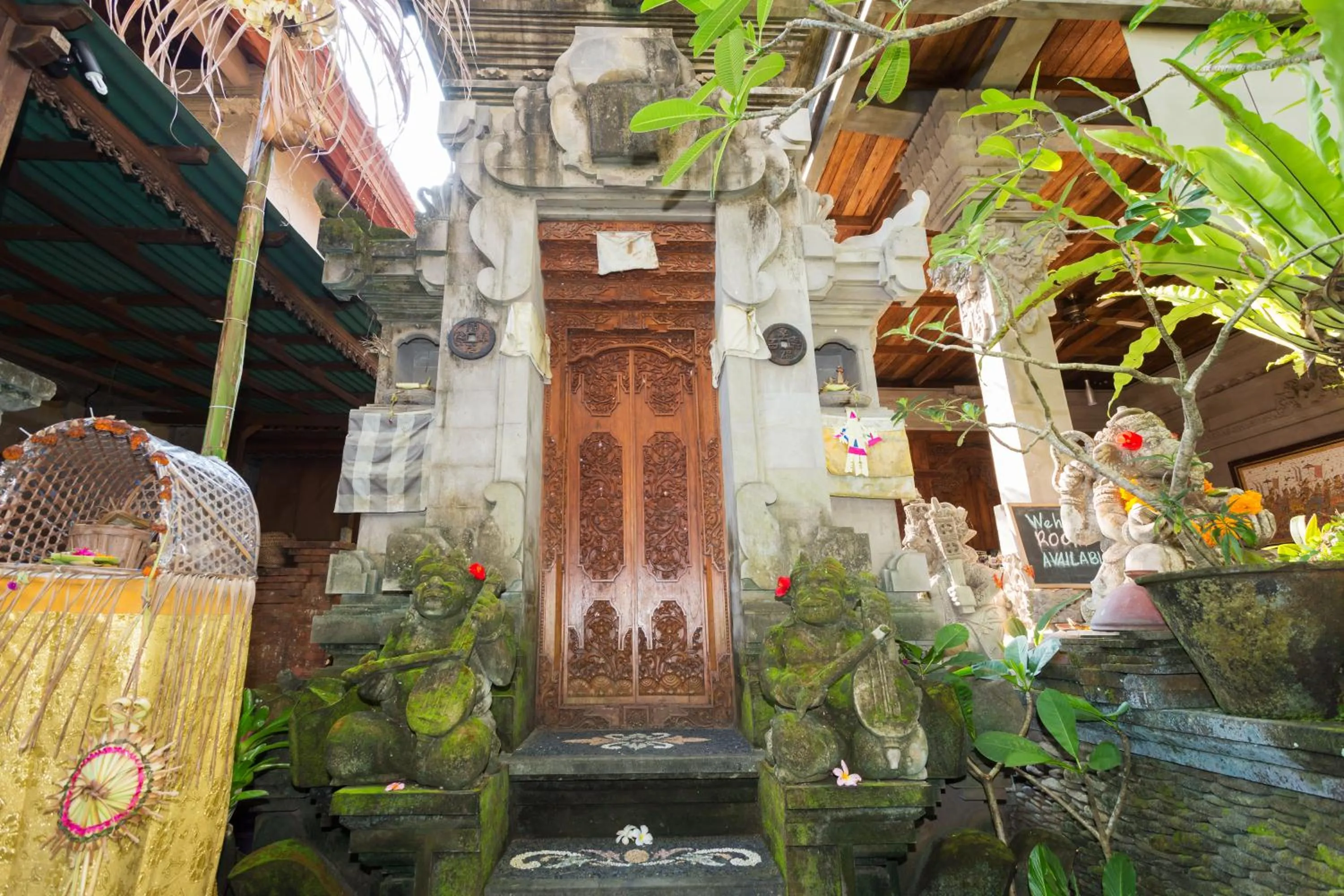 Facade/entrance in Bali Moon Guest House