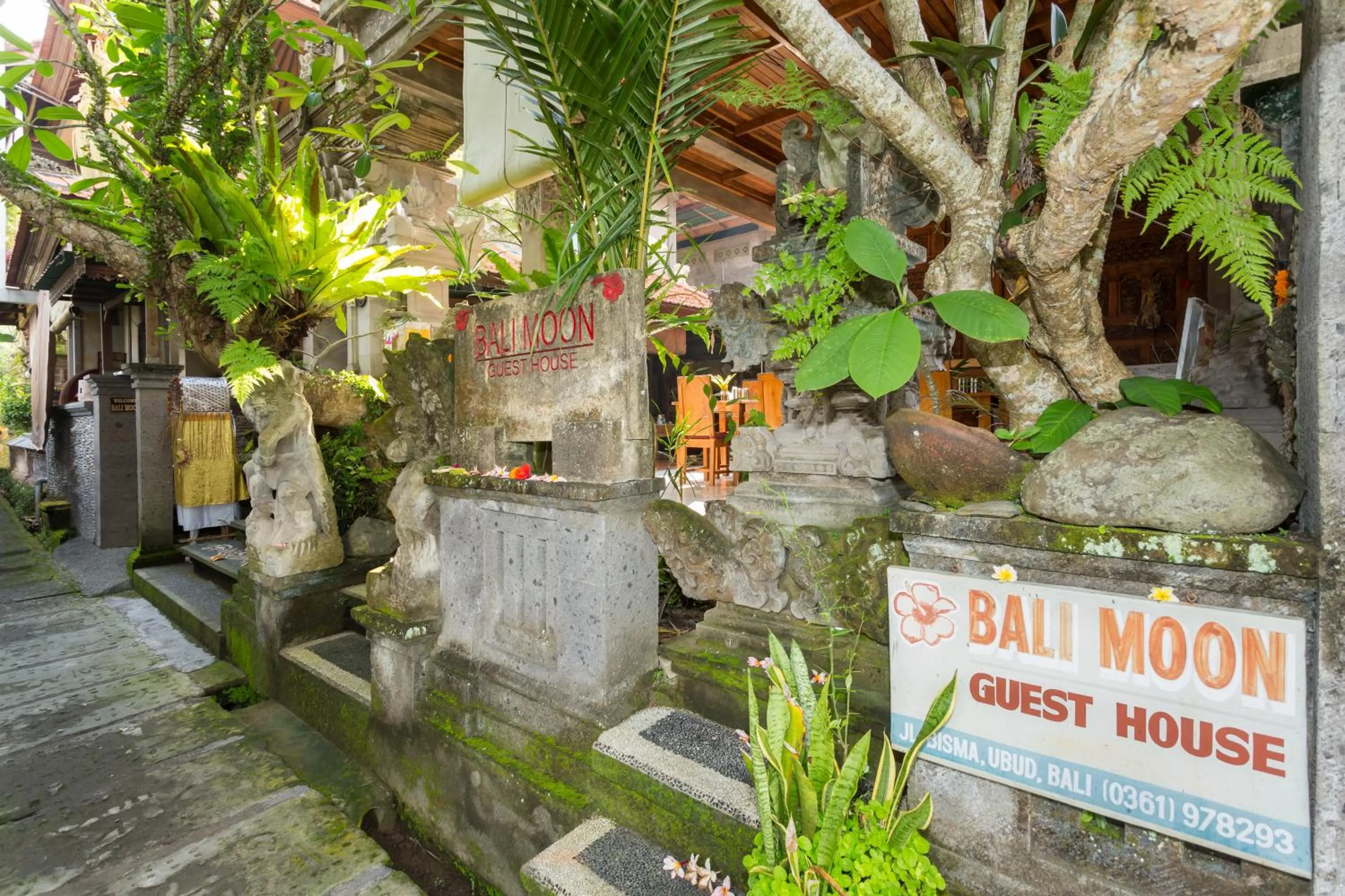 Facade/entrance in Bali Moon Guest House