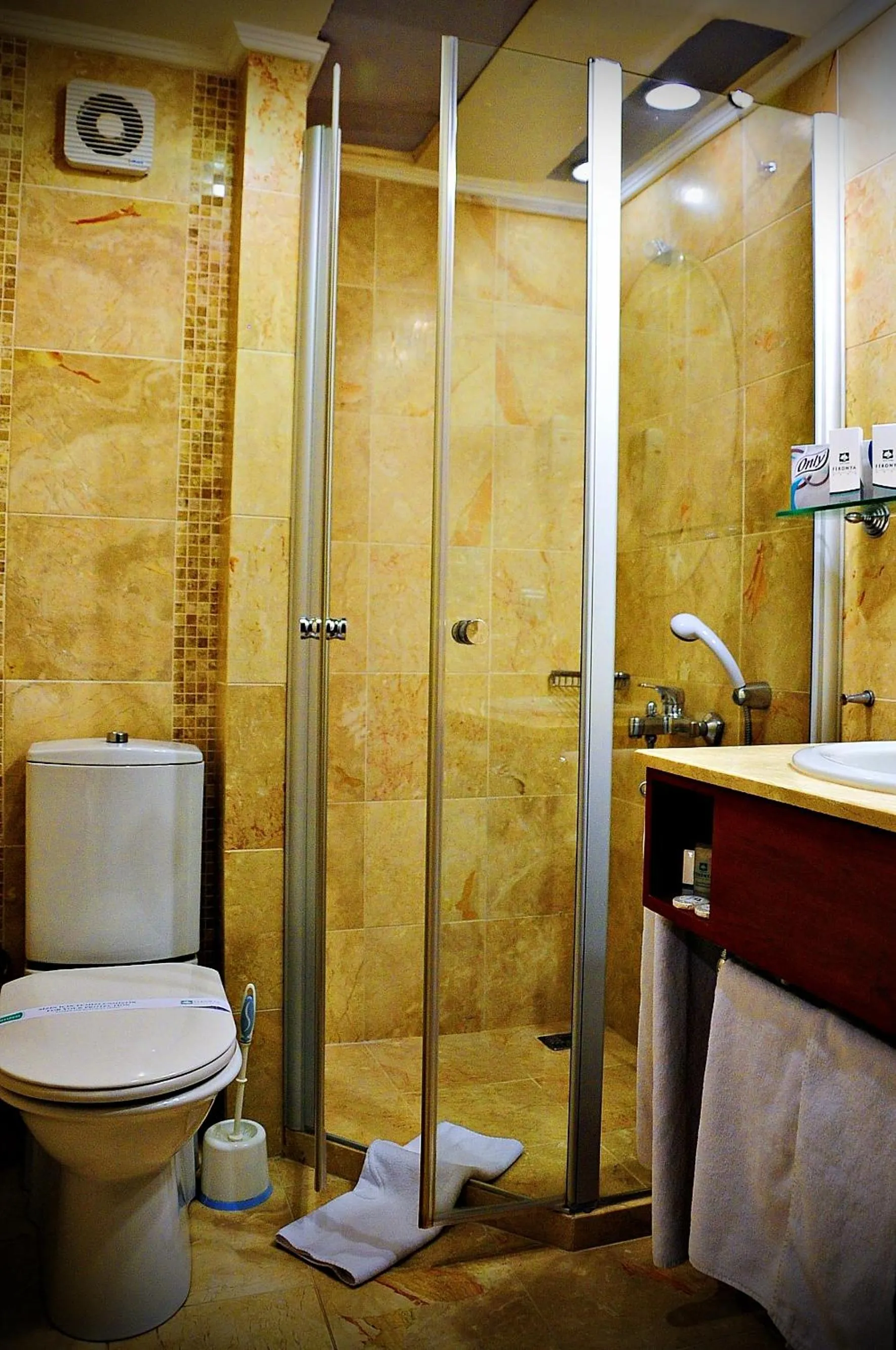 Bathroom in Feronya Hotel