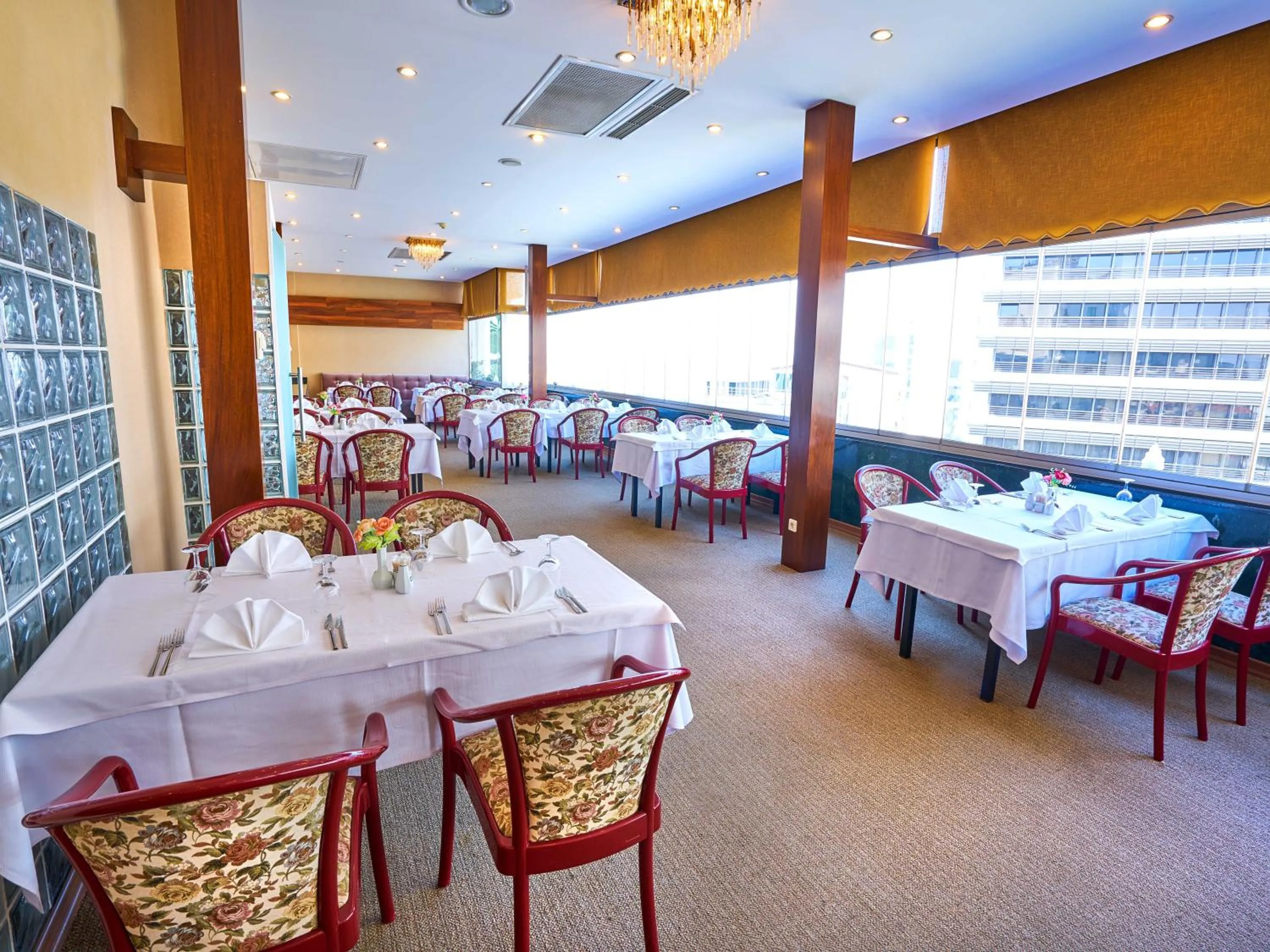 Restaurant/places to eat in Feronya Hotel