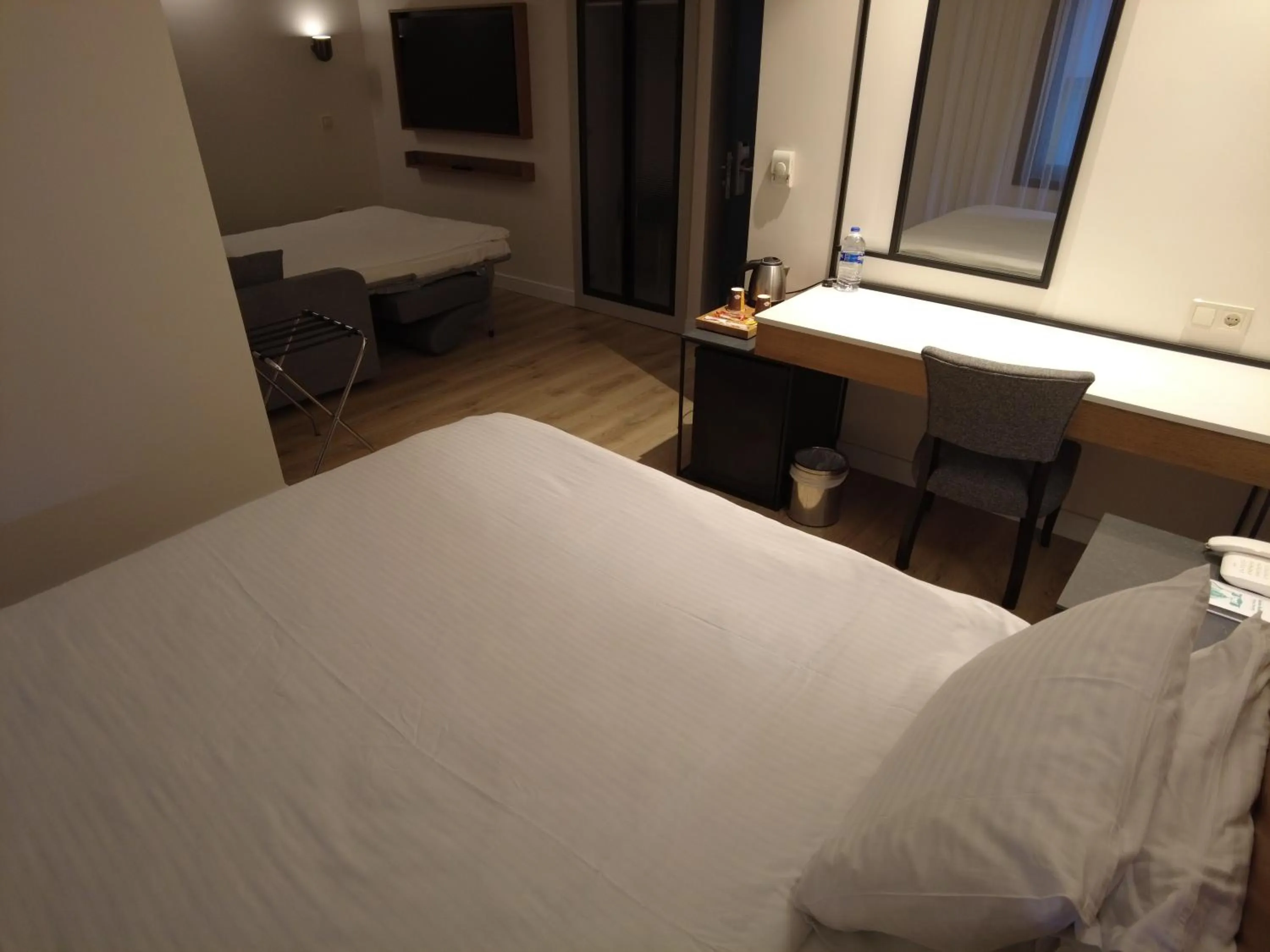 TV and multimedia, Bed in Feronya Hotel