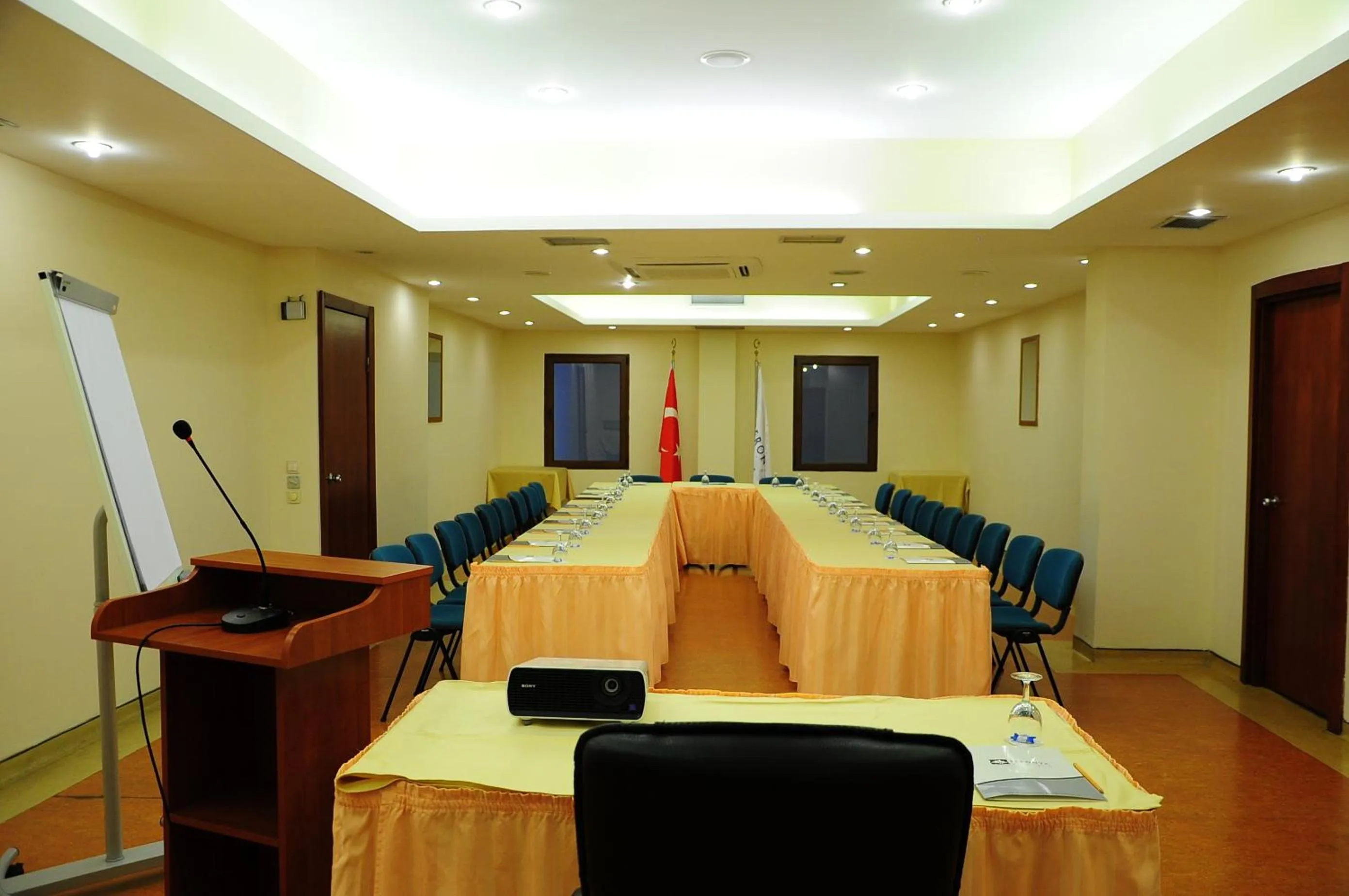 Business facilities in Feronya Hotel