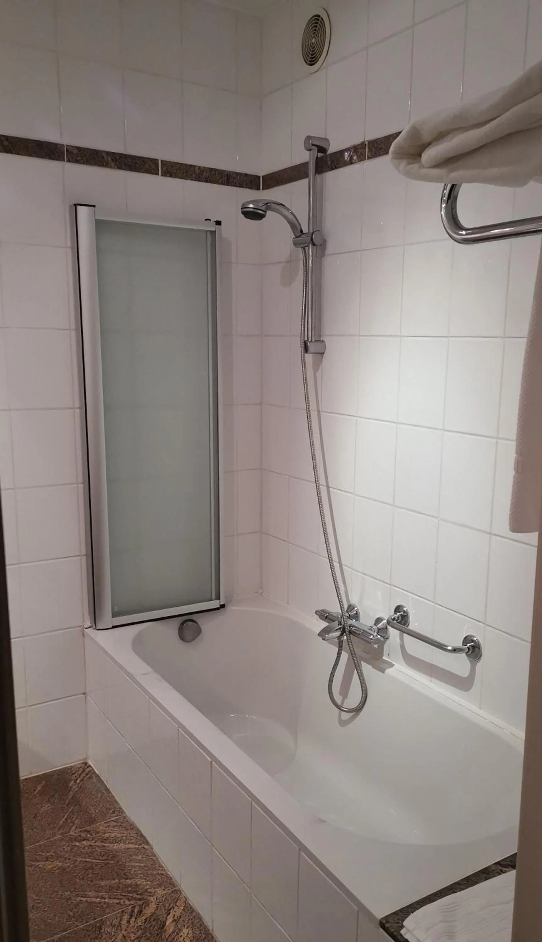 Bathroom in Hôtel La Côte d'Or