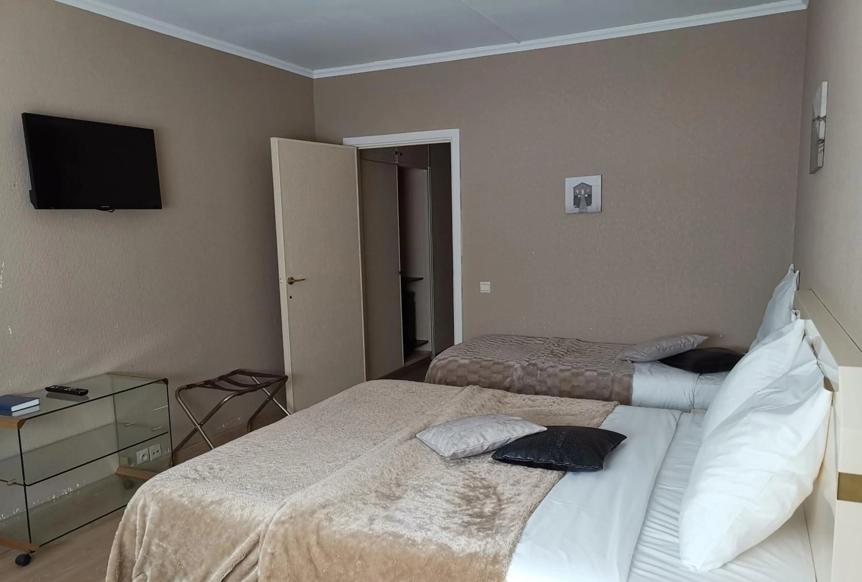 Bedroom, Bed in Hôtel La Côte d'Or