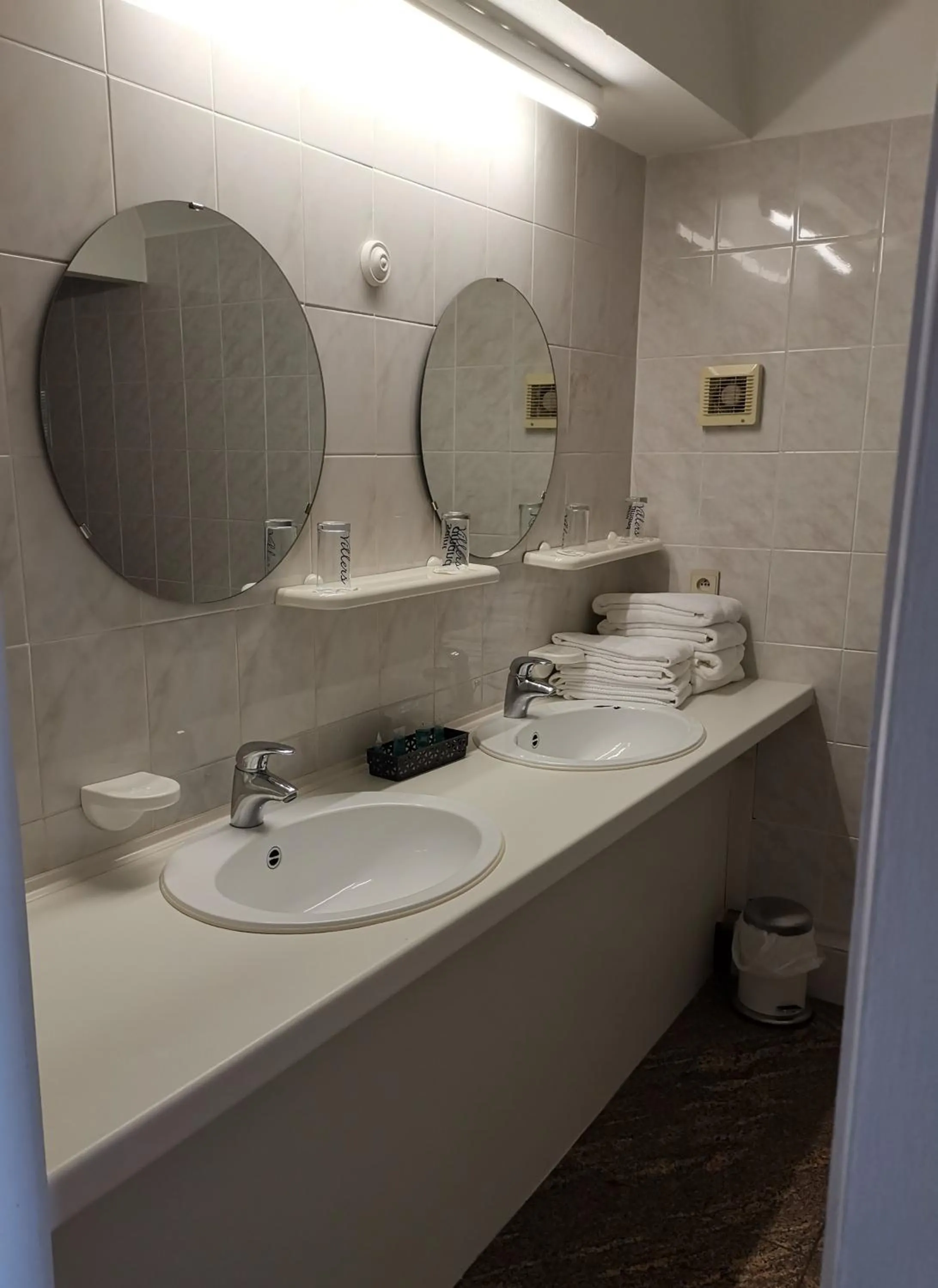 Bathroom in Hôtel La Côte d'Or