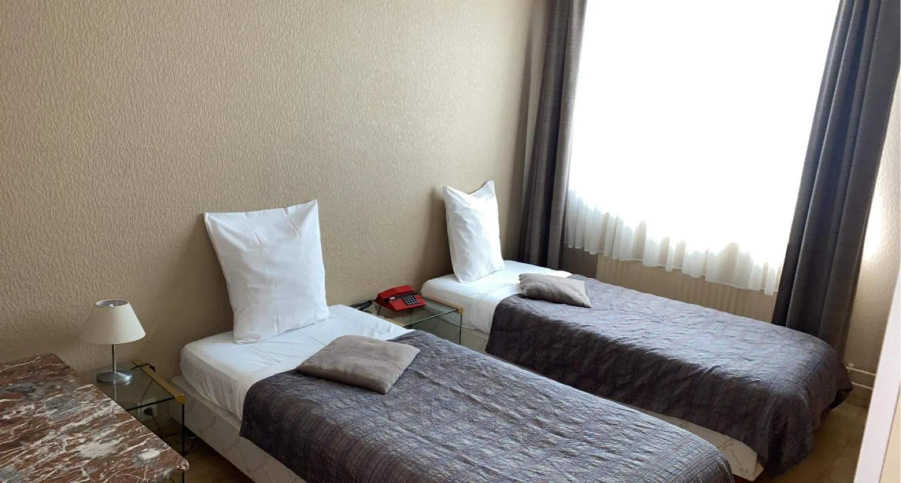 Bed in Hôtel La Côte d'Or