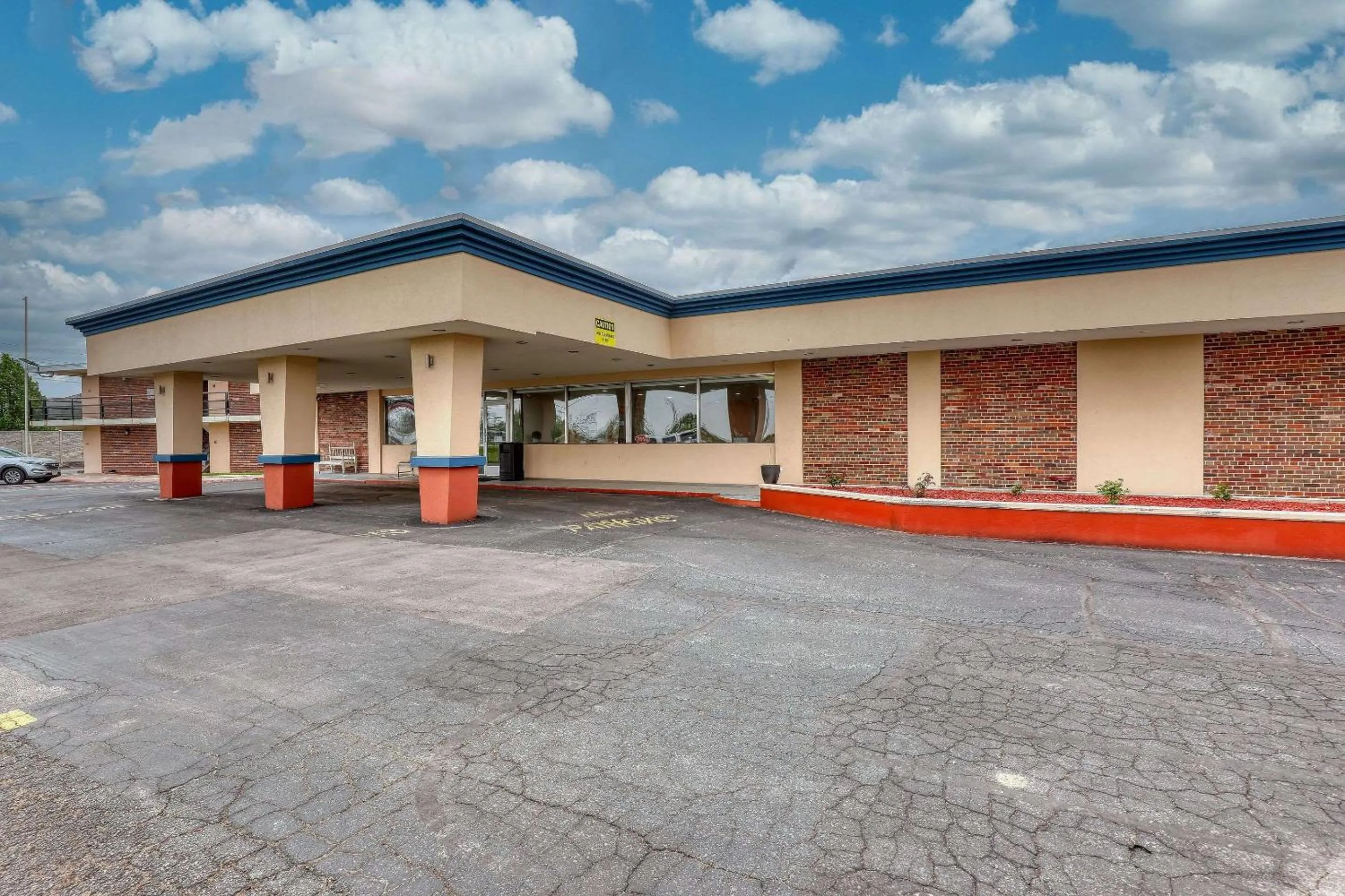 Property building in Econo Lodge Neenah