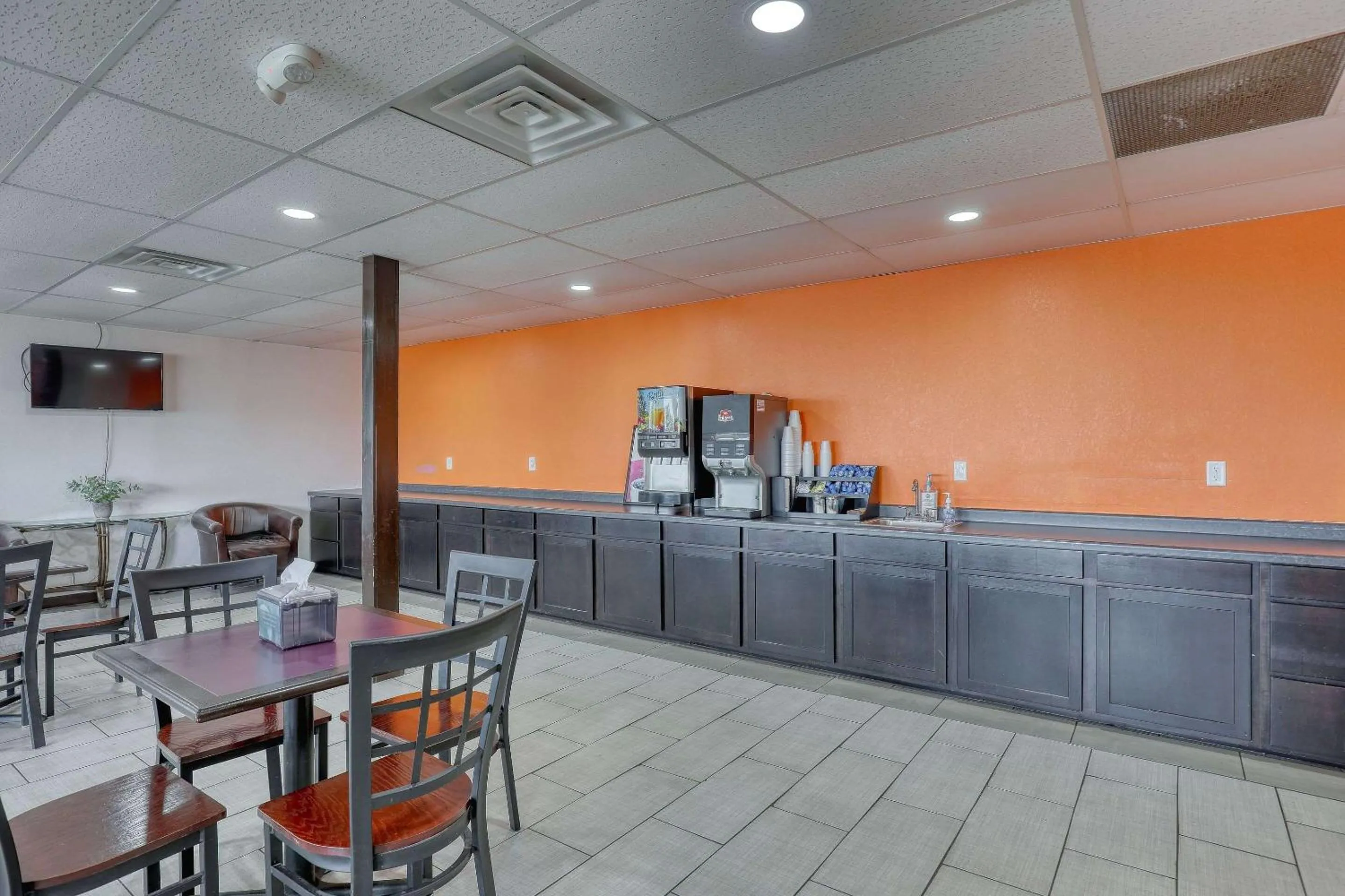 Breakfast in Econo Lodge Neenah