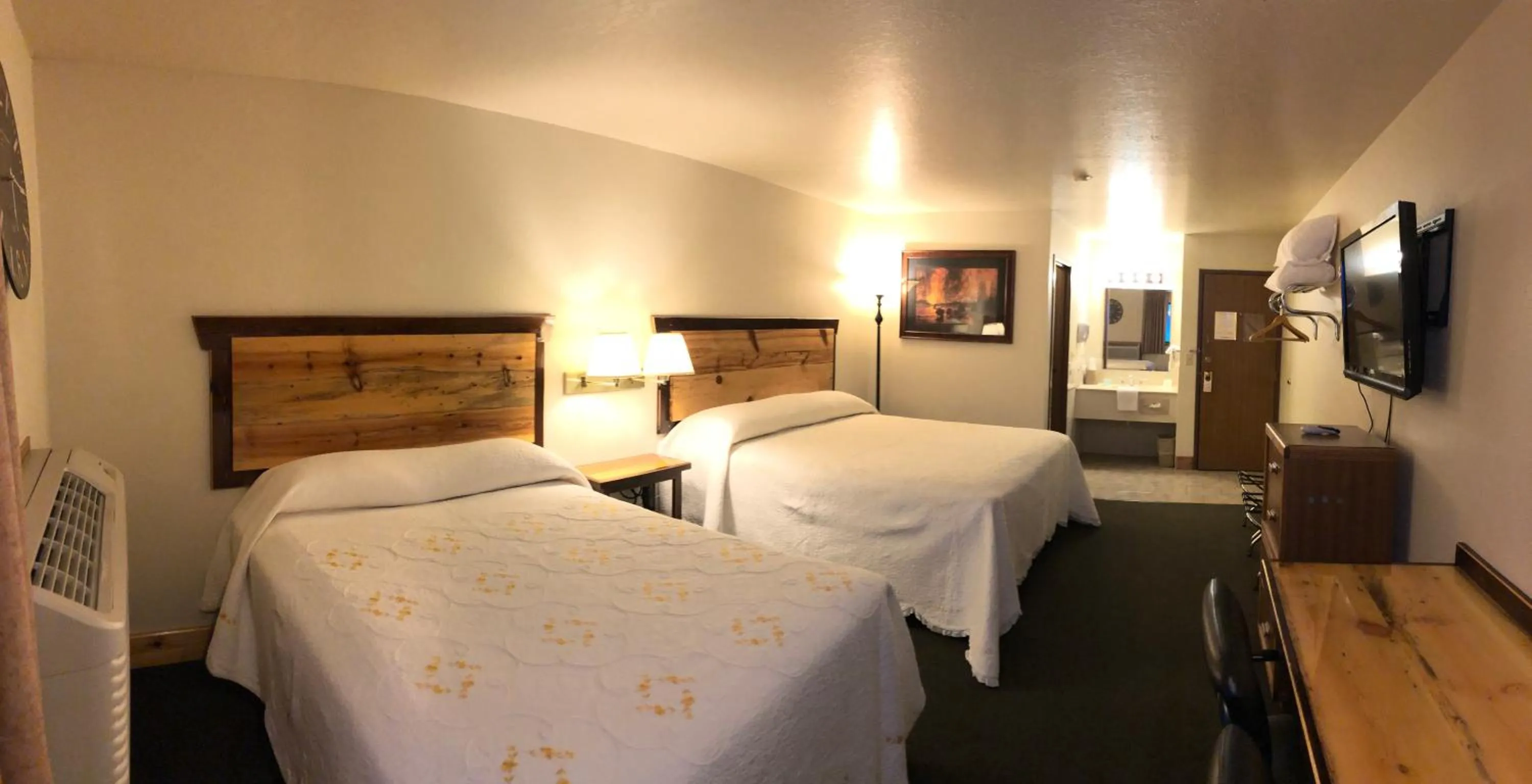 Bed in Yellowstone Village Inn and Suites