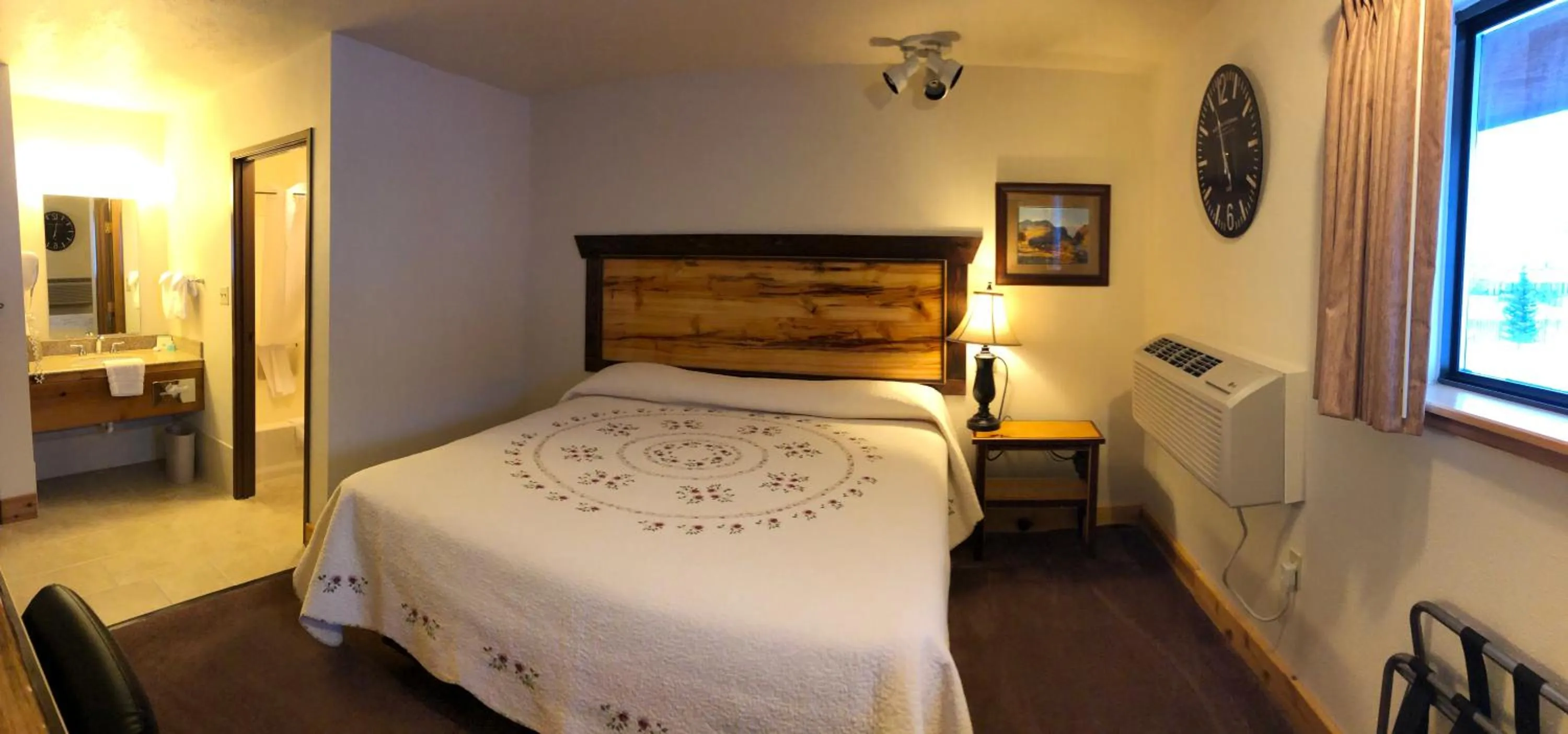 Bed in Yellowstone Village Inn and Suites