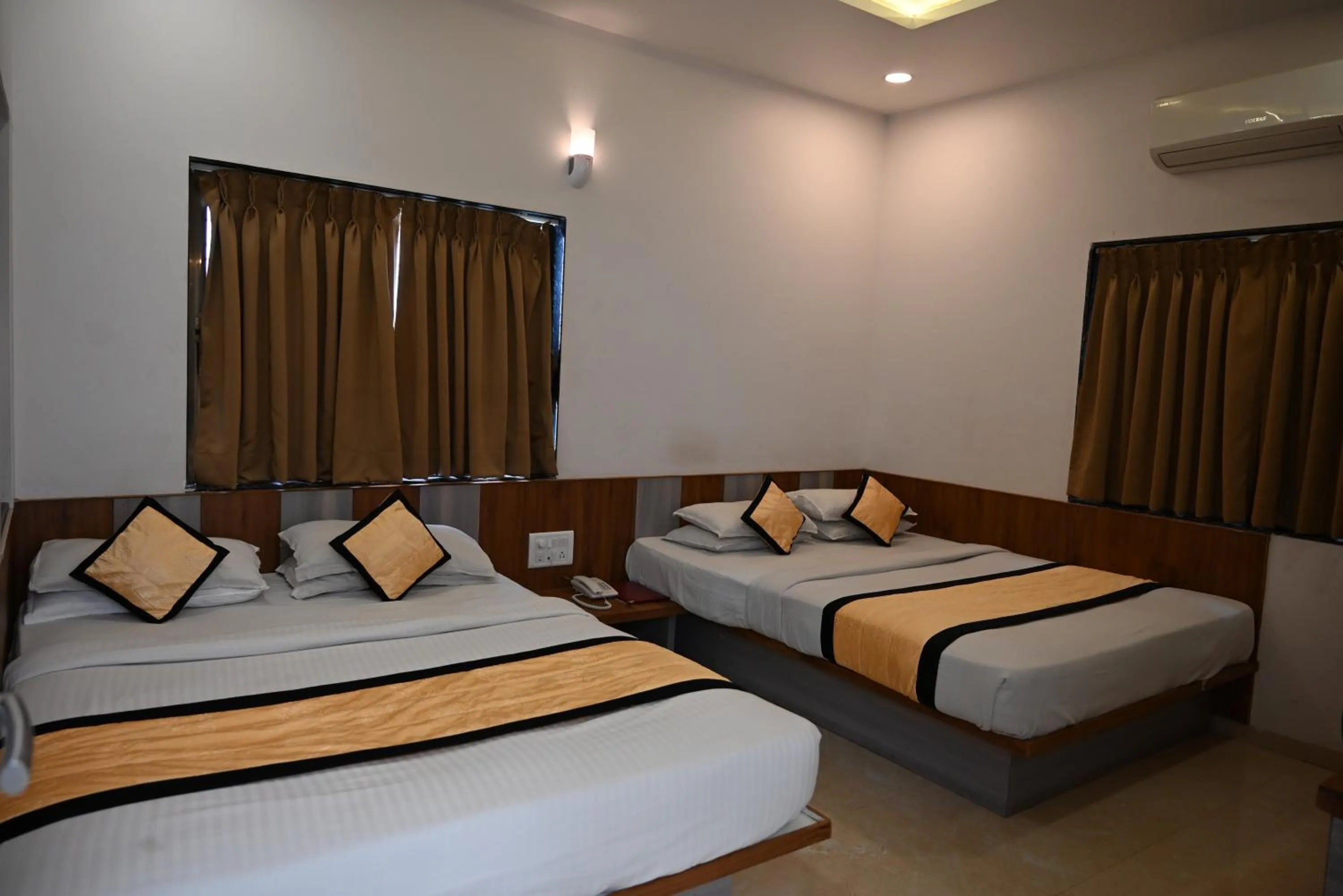 Property building, Bed in Hotel Shradha Saburi Palace