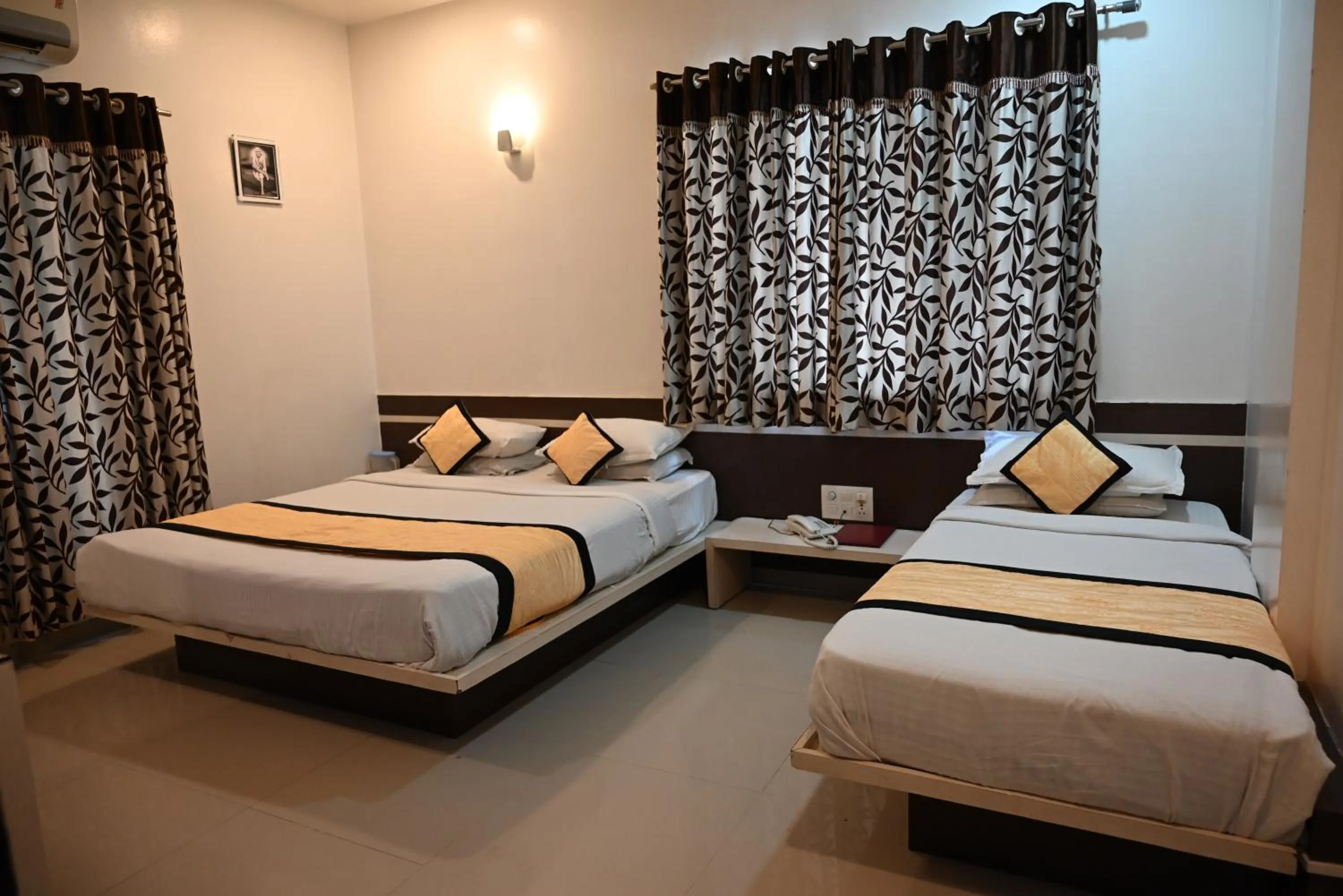 Property building, Bed in Hotel Shradha Saburi Palace
