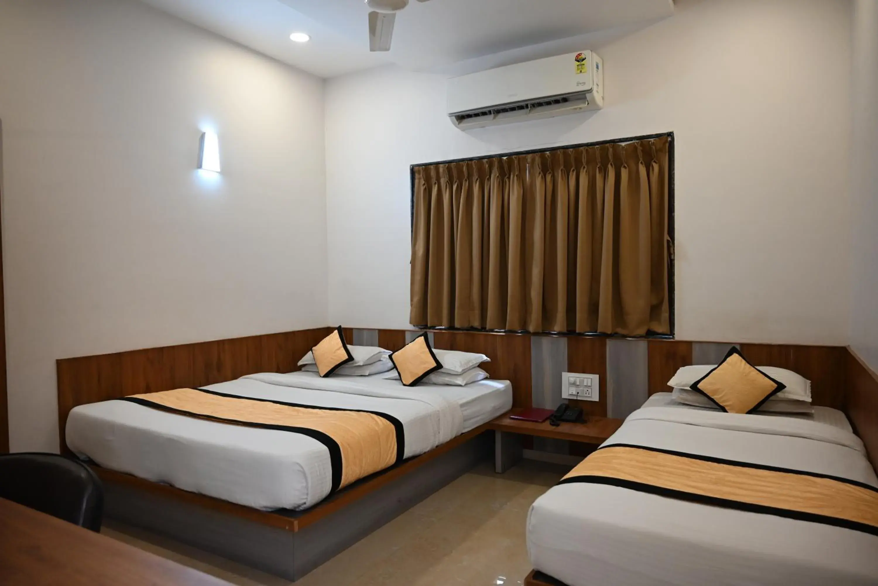 Deluxe Room in Hotel Shradha Saburi Palace Deluxe Room in Hotel Shradha Saburi Palace