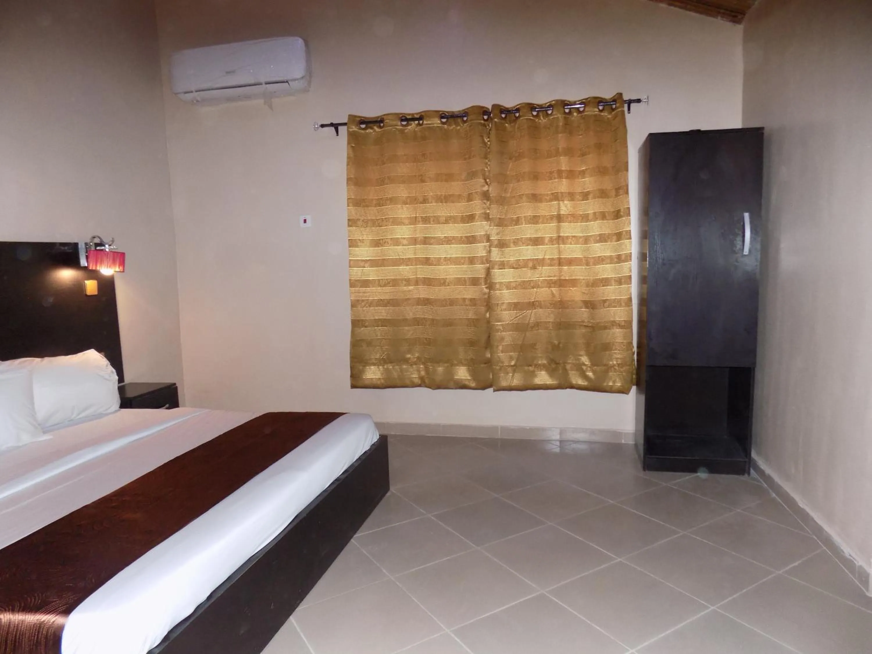 Bedroom, Bed in Posh Apartments Business Hotel