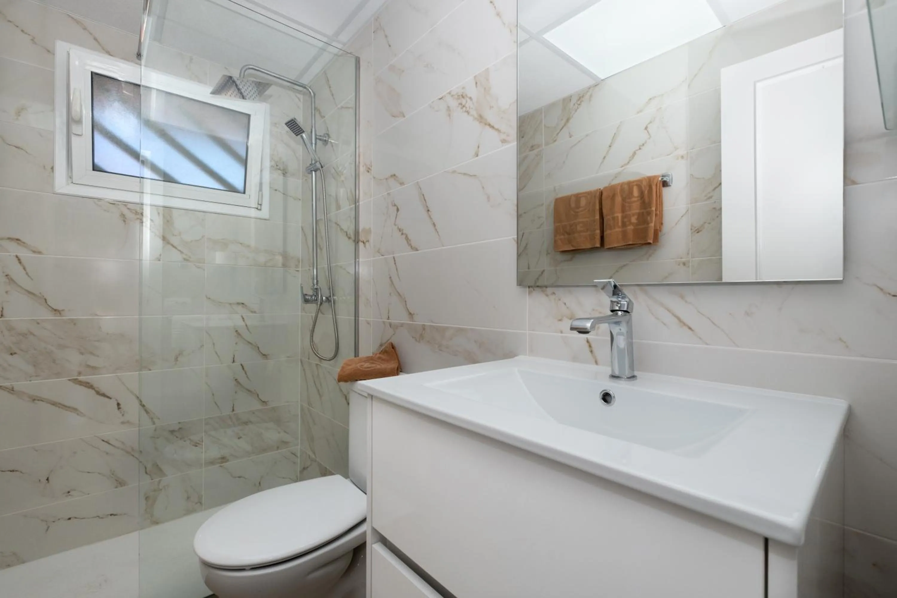Bathroom in Apartamentos Teneguia