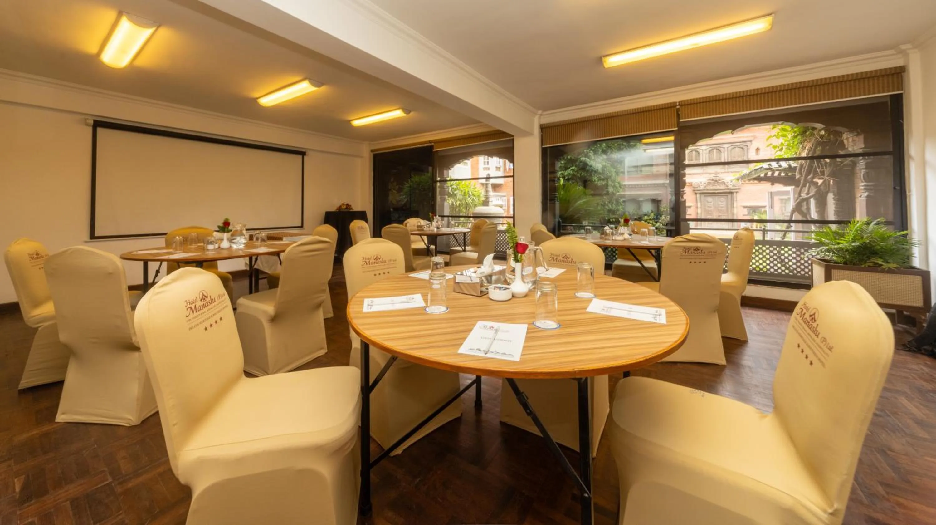 Restaurant/places to eat in Hotel Manaslu