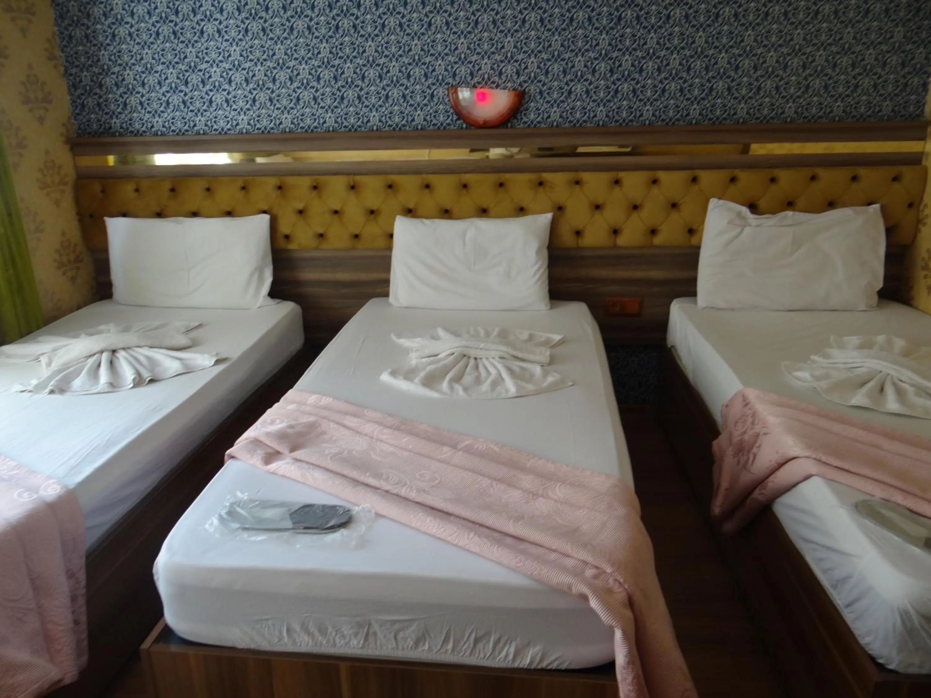 Bedroom, Bed in Meta Hotel