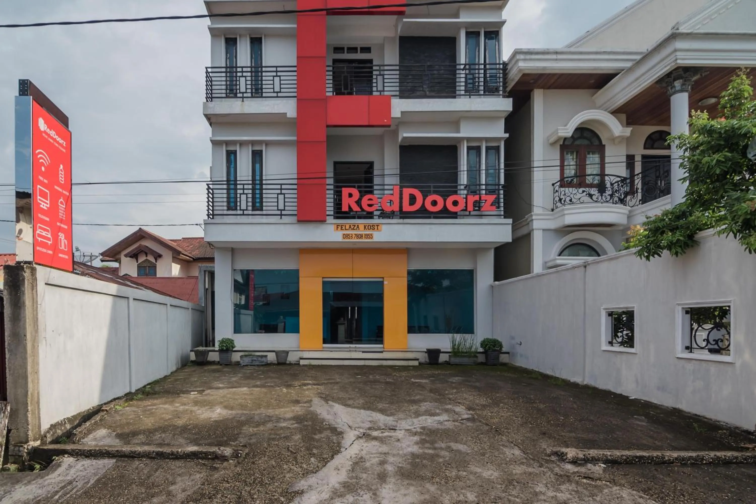 Property building in RedDoorz Syariah near Jamtos Jambi
