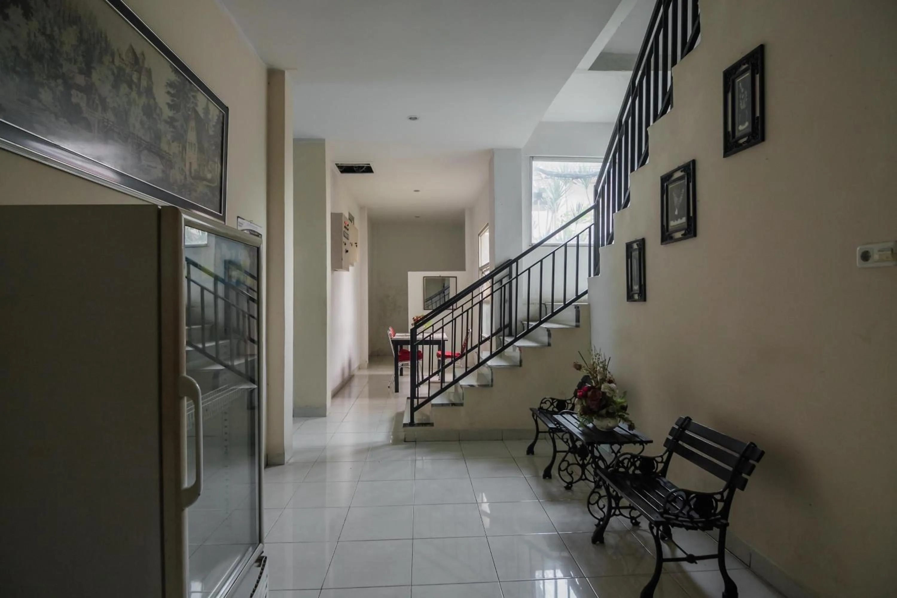 Lobby or reception in RedDoorz Syariah near Jamtos Jambi