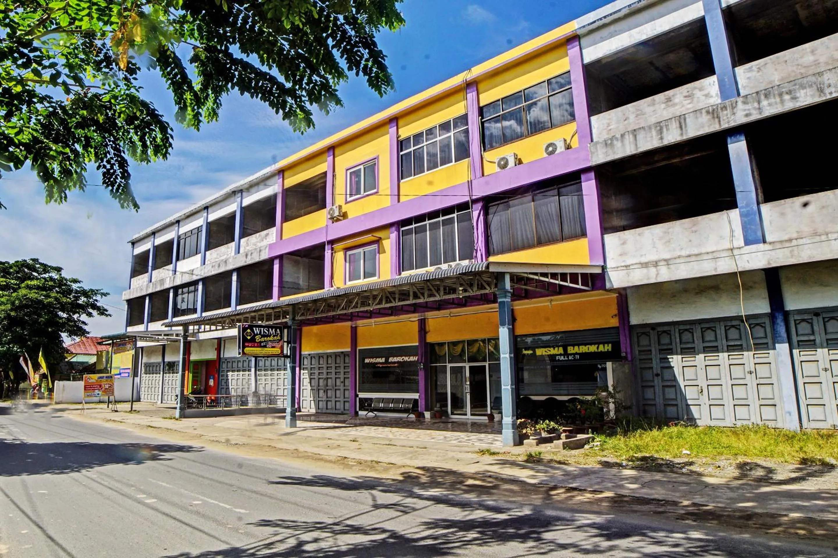 Facade/entrance in Wisma Barokah