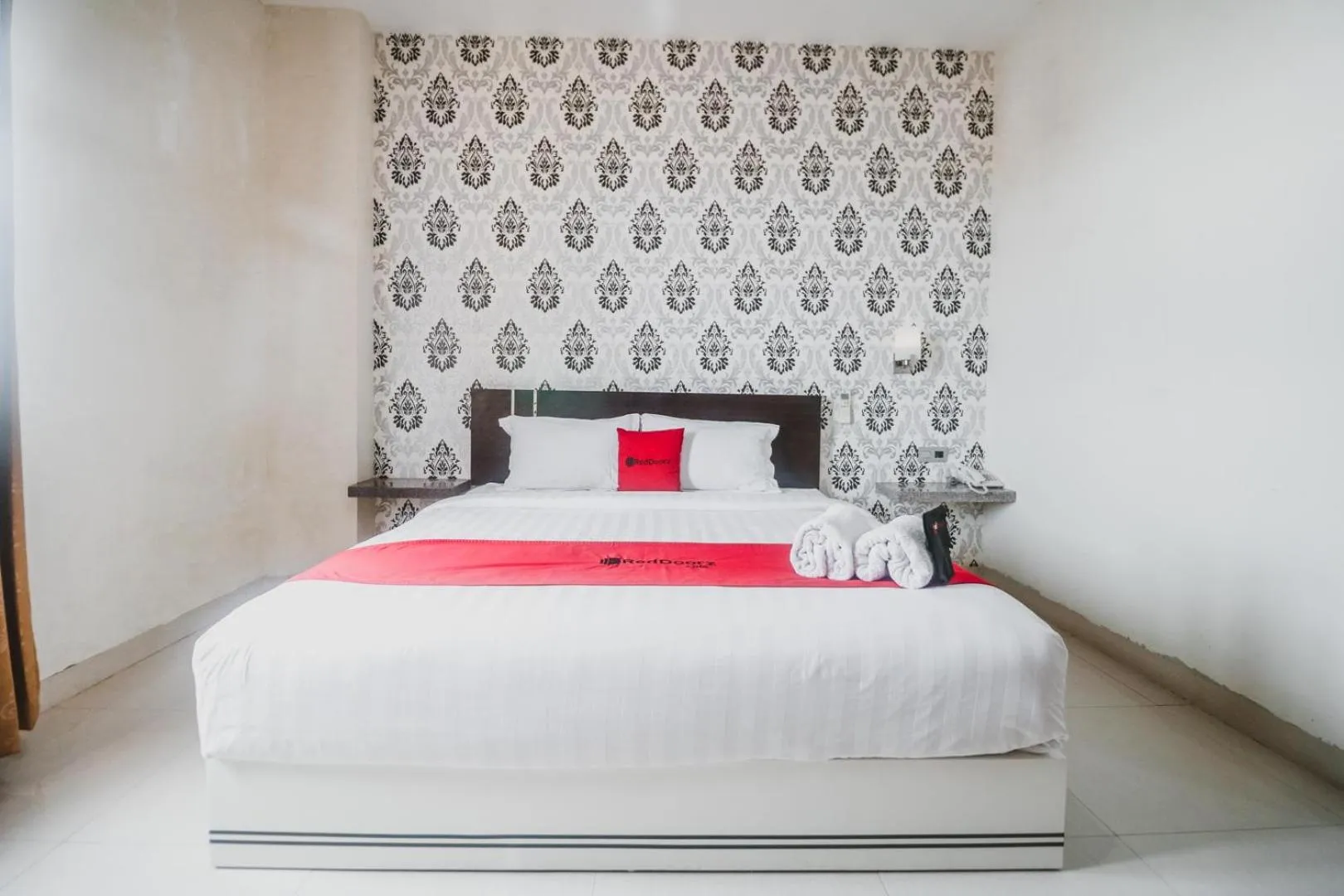 Bedroom, Bed in RedDoorz Plus near Universitas Negeri Makassar