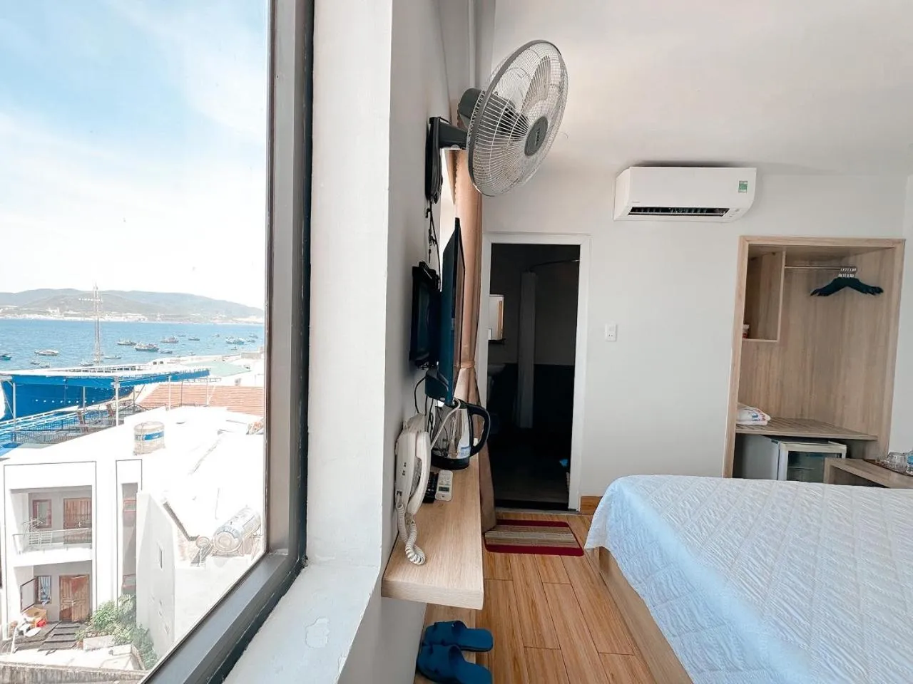 Bedroom, Bed in AQUA Seaview Hotel