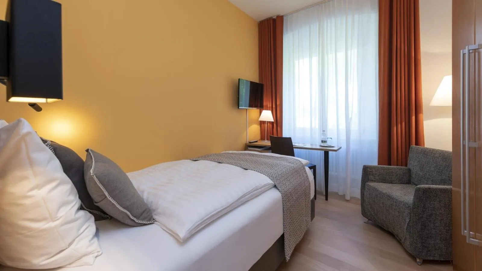 Photo of the whole room, Bed in Hotel Fravi