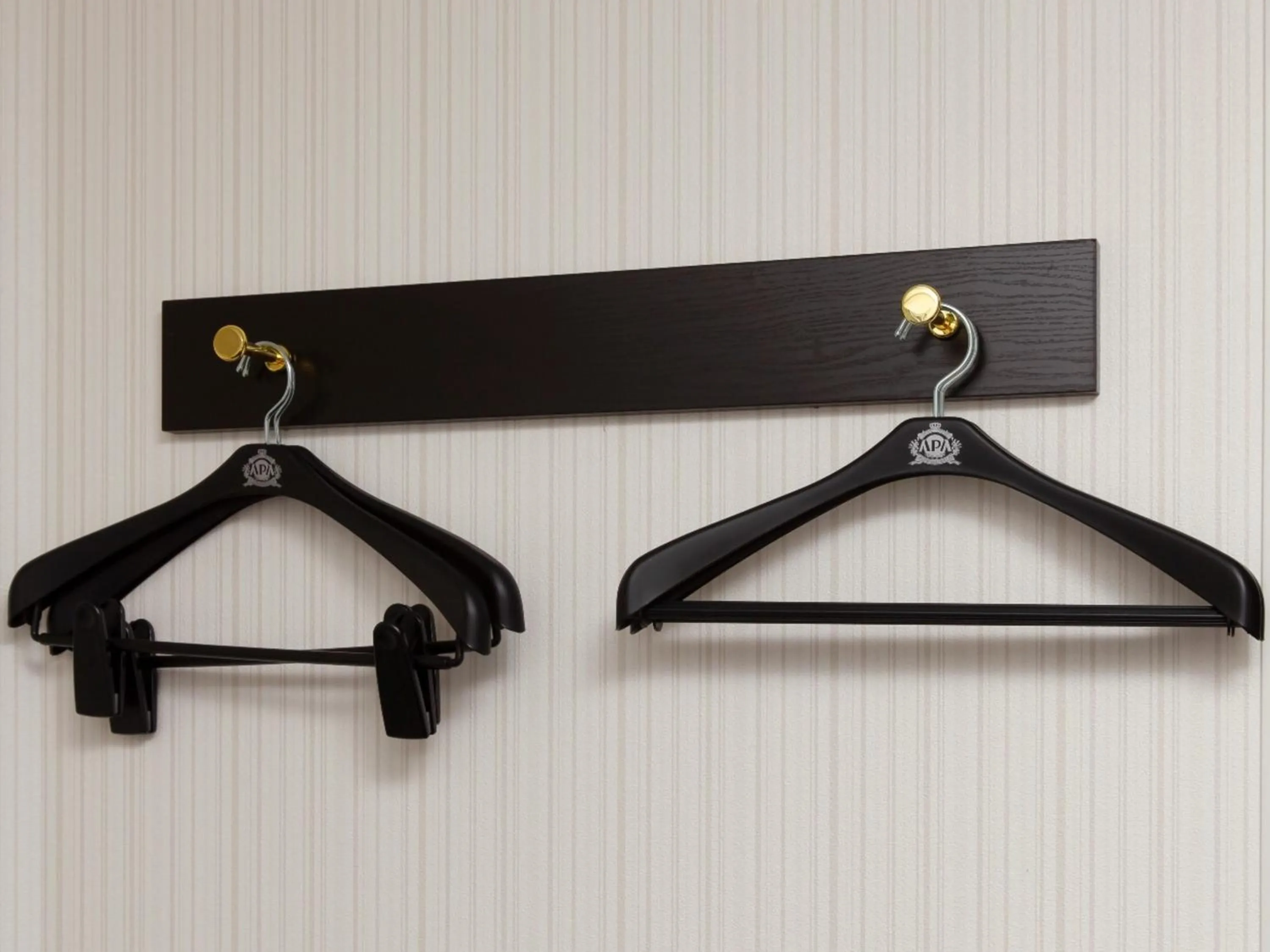 wardrobe in APA Hotel Niigata