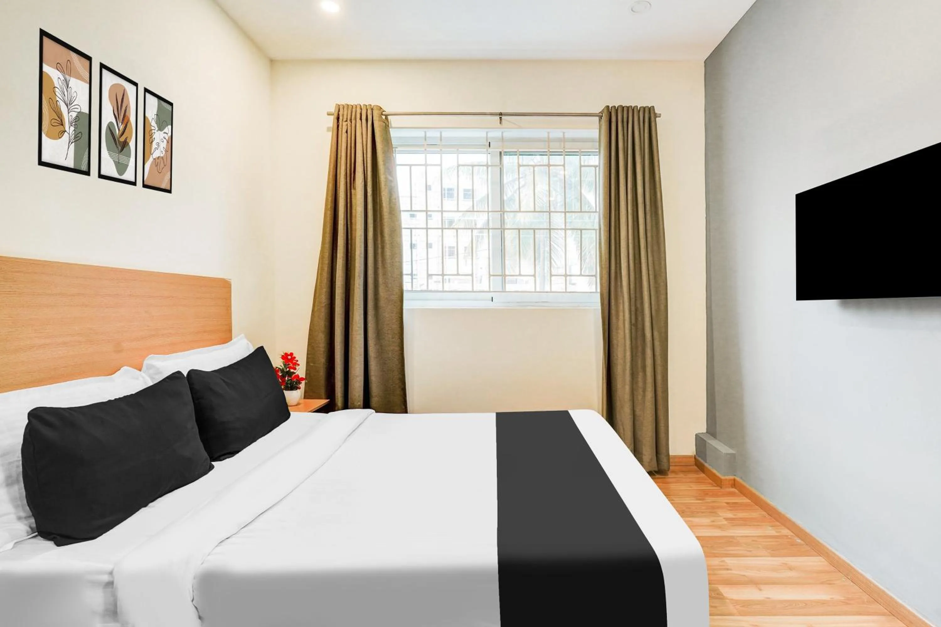 Bedroom, Bed in Super Townhouse RR Nagar