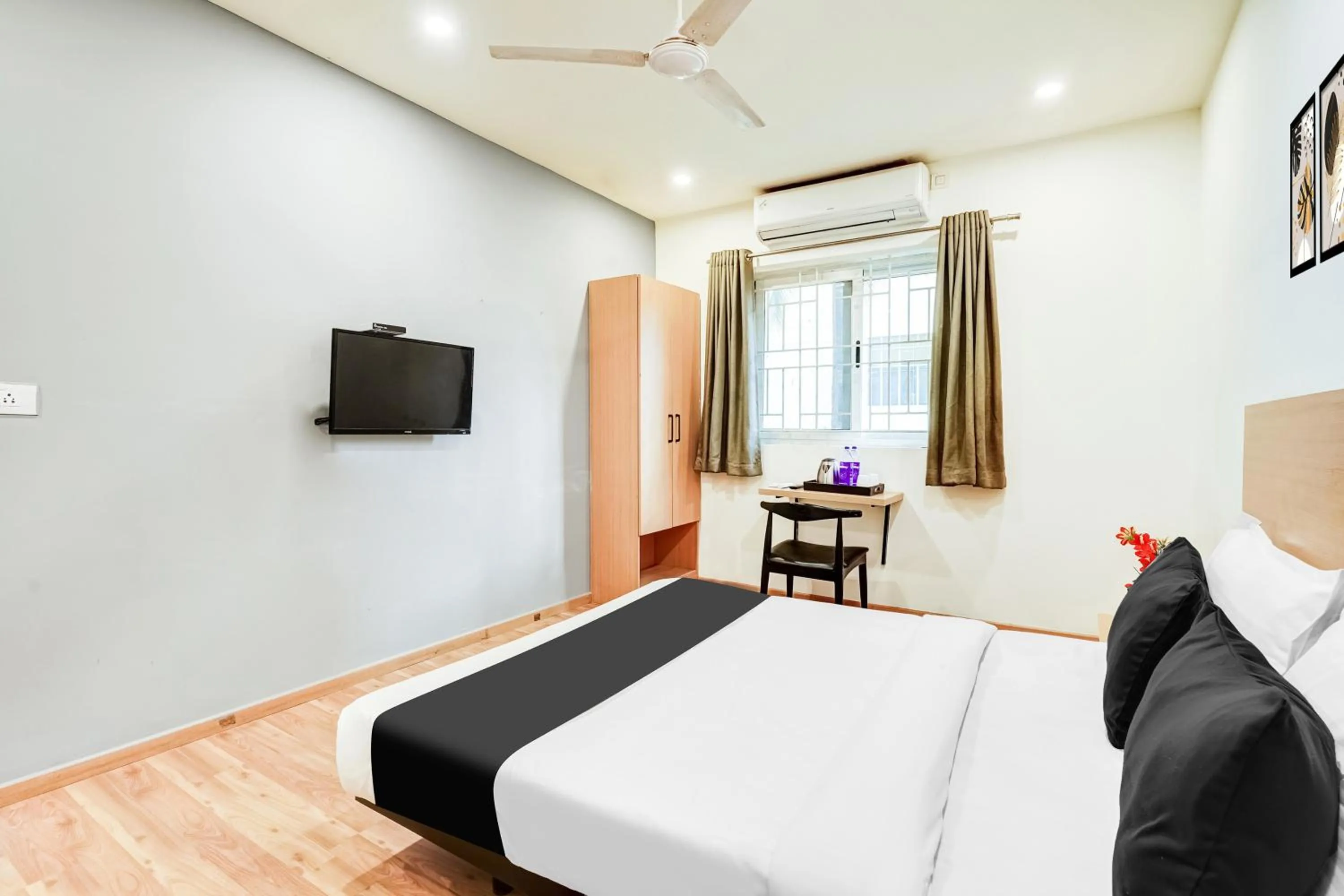 Bedroom, Bed in Super Townhouse RR Nagar