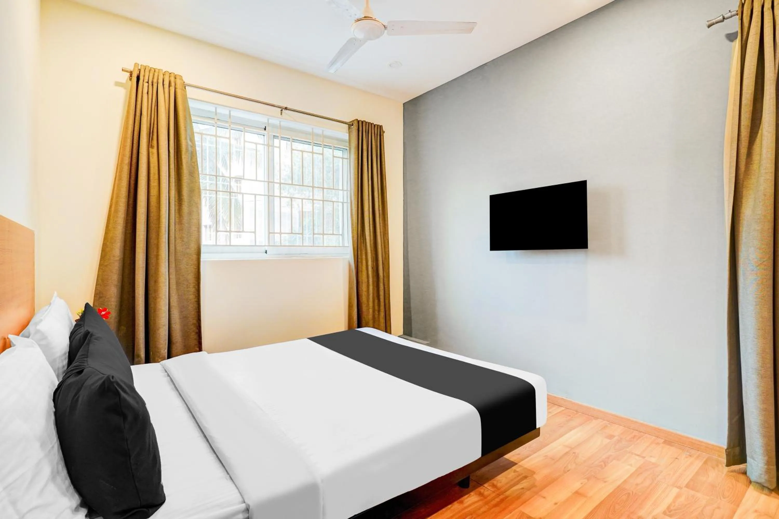 Bedroom, Bed in Super Townhouse RR Nagar