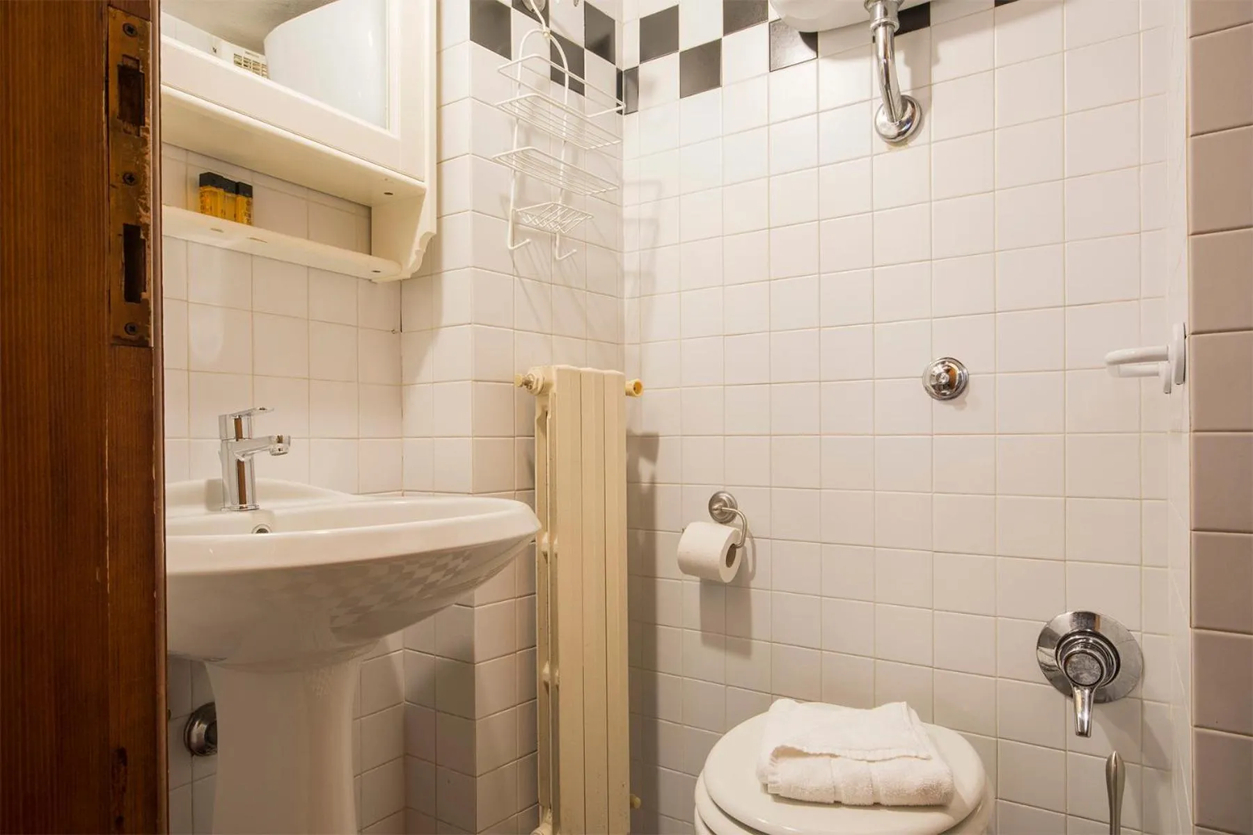 Shower in Calzaiuoli loft