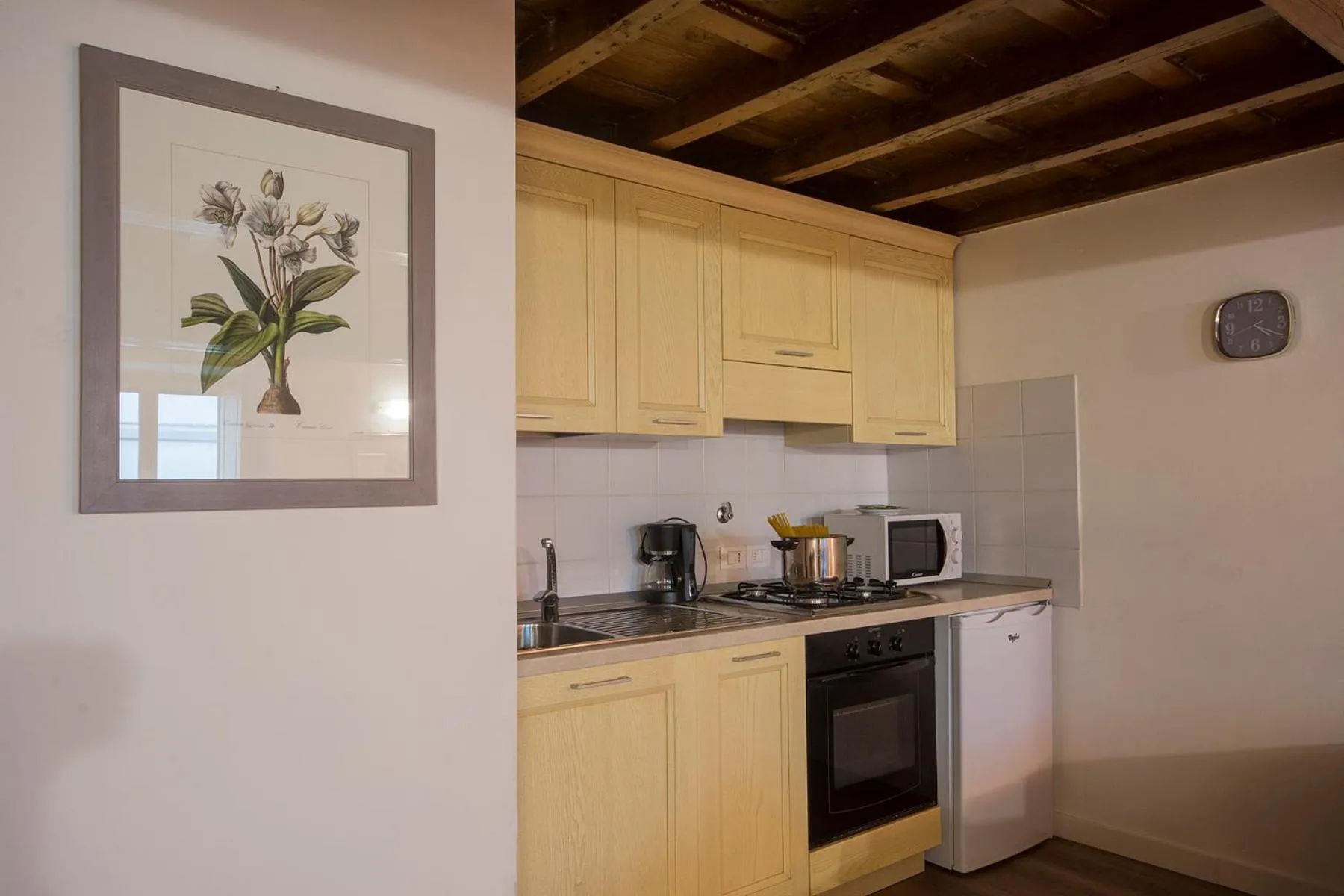 Coffee/tea facilities in Calzaiuoli loft