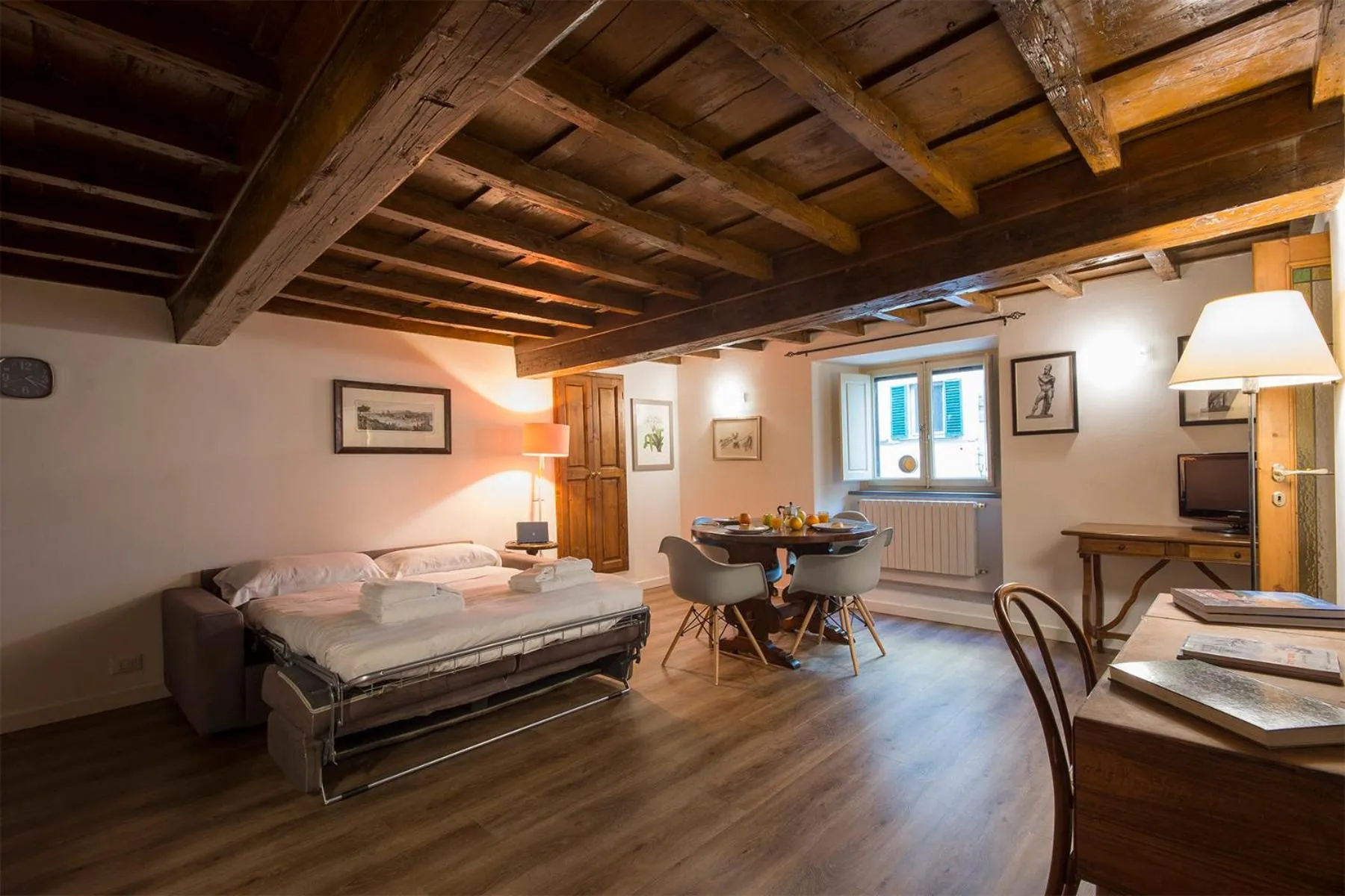 Living room in Calzaiuoli loft