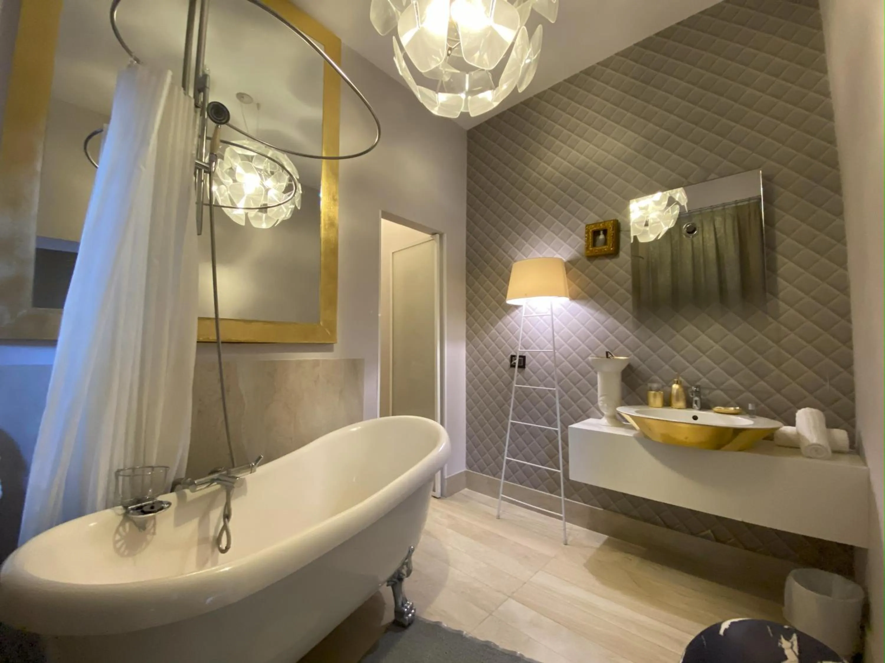 Shower in Frattina 57