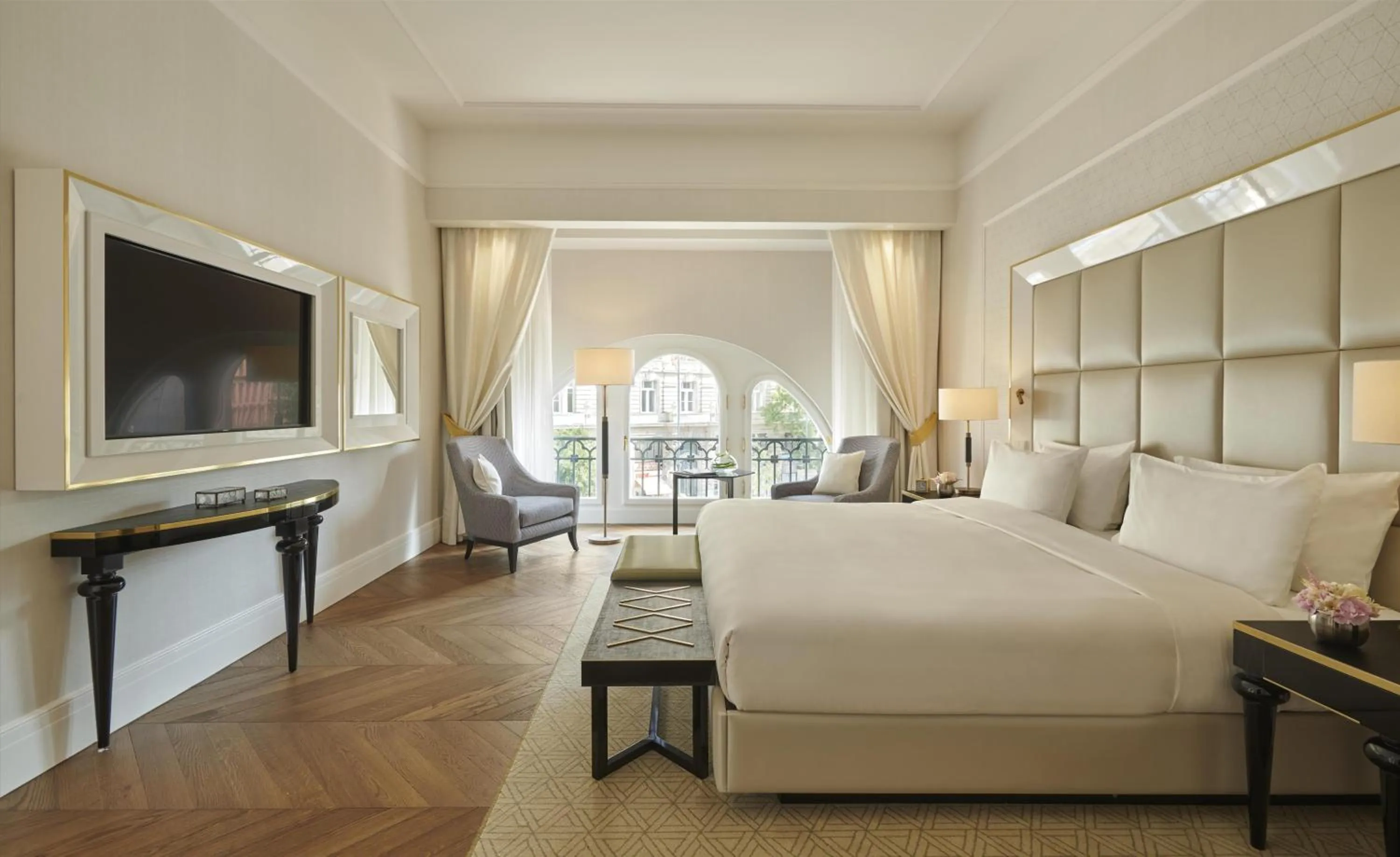 Photo of the whole room, Bed in Párisi Udvar Hotel Budapest, part of Hyatt